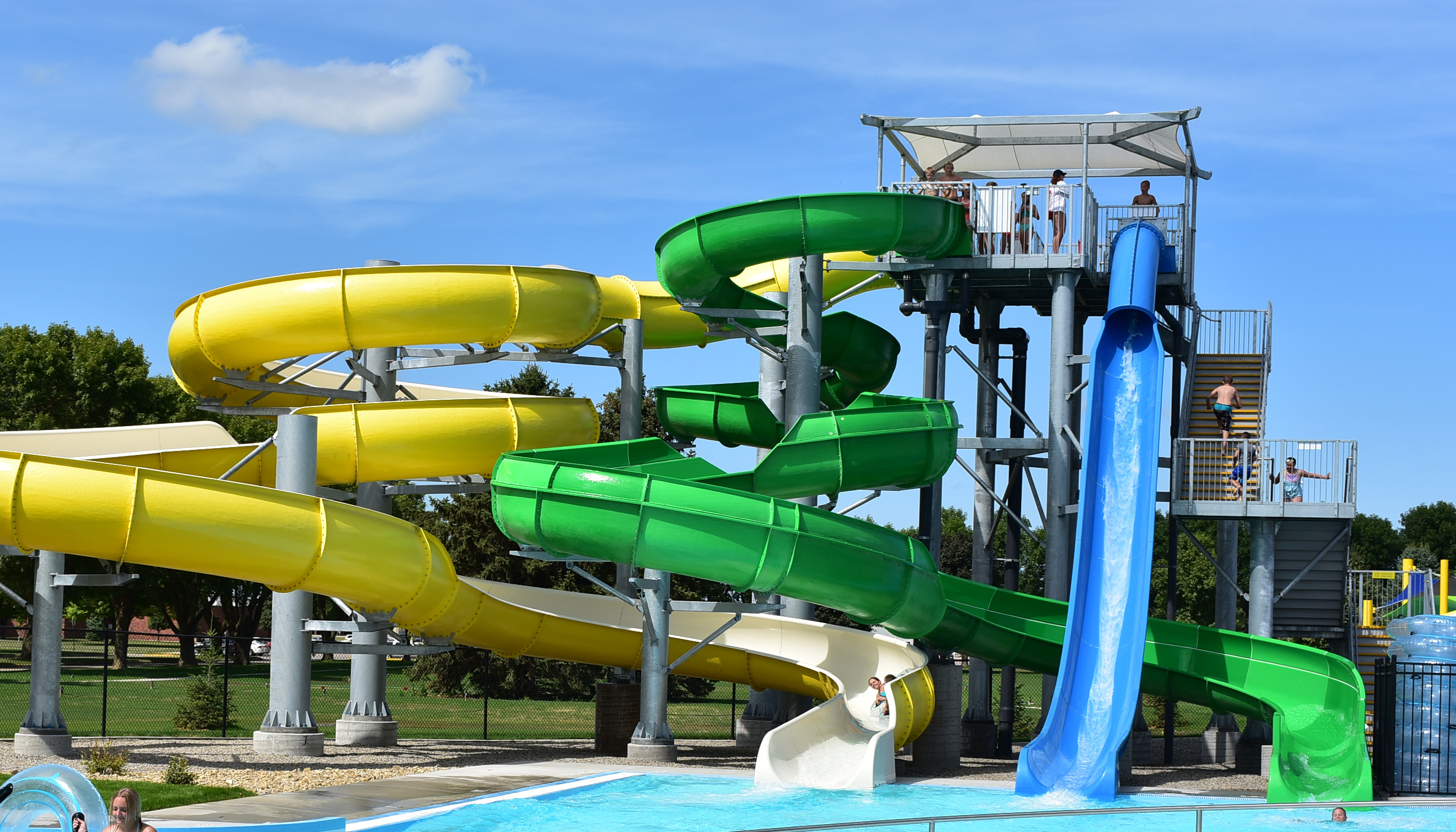 Waterpark: Siouxnami, Northwest Iowa, Aquatic entertainment venue. 2590x1480 HD Background.