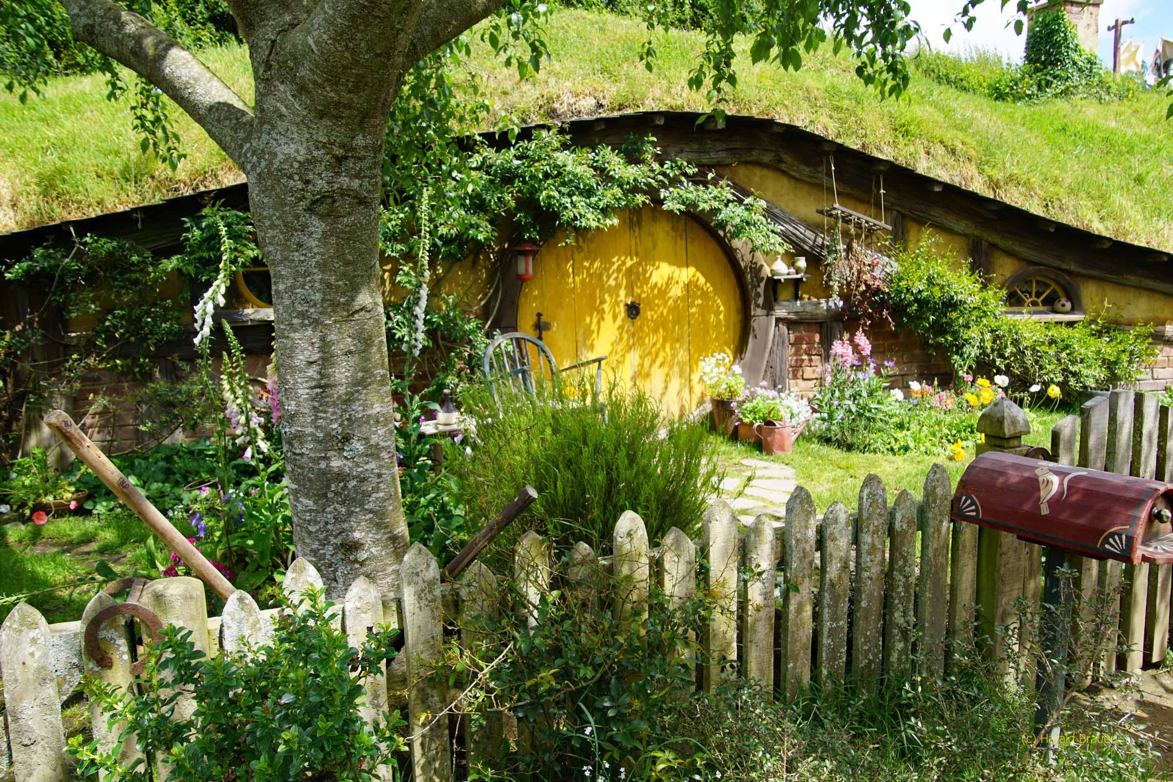 Hobbiton travel, Memorable experience, Magical scenes, Harald's travel site, 2400x1600 HD Desktop