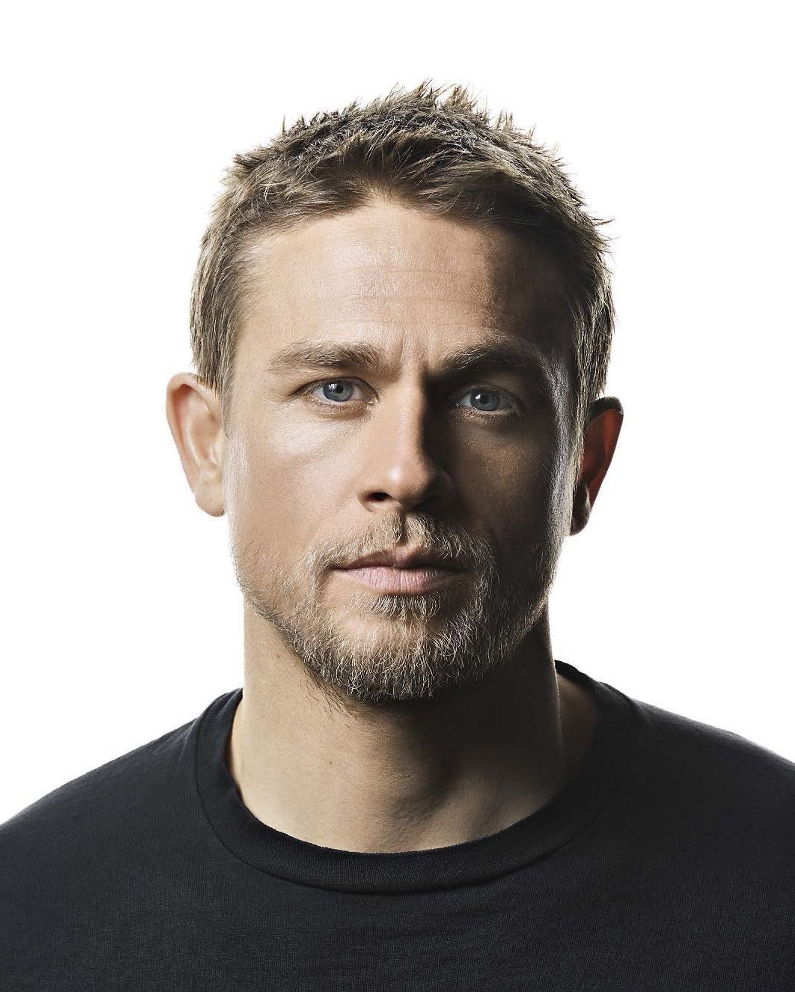 Charlie Hunnam: Known for the role of Lloyd Haythe on the Fox series Undeclared (2001–2002). 1600x2000 HD Background.