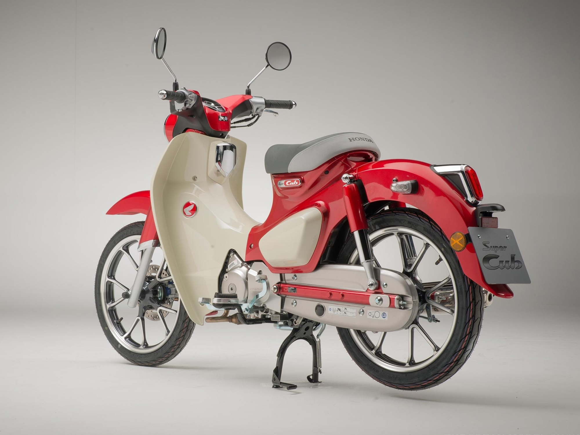 Honda Super Cub, Retro-inspired design, Modern features, Iconic motorcycle, 2000x1500 HD Desktop