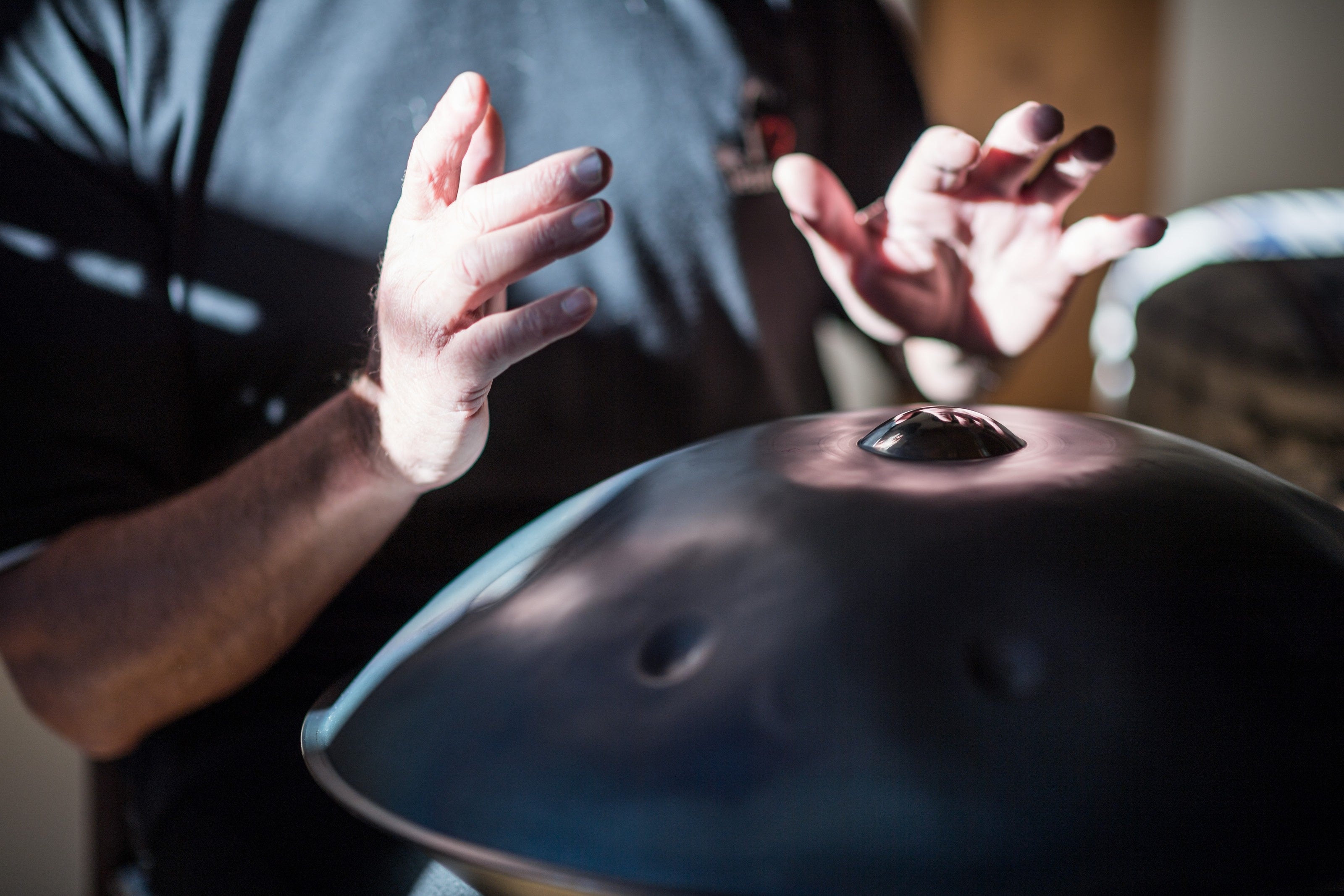Hang (Instrument): A type of musical instrument, A handpan, Idiophone class, Based on the Caribbean steelpan instrument. 3200x2140 HD Background.