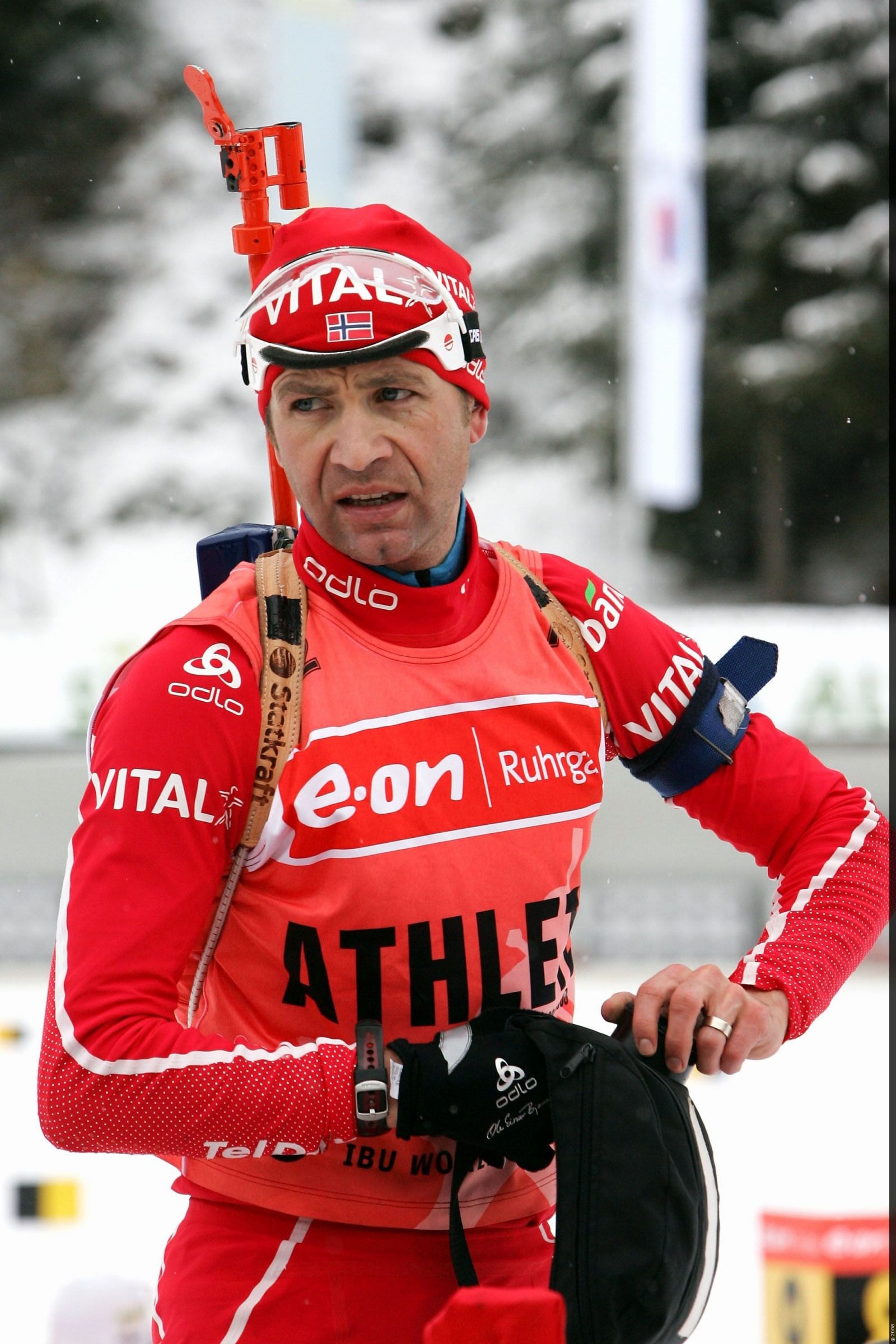 Ole Einar Bjoerndalen, Biathlon legend, HD wallpapers, Sports icon, 1600x2400 HD Handy