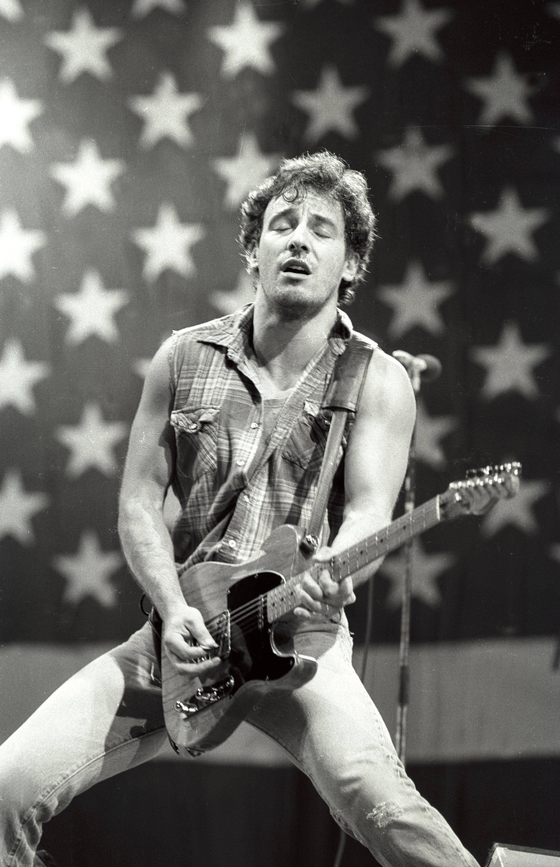 Bruce Springsteen, 63 stunning wallpapers, Musical journey, Energetic performances, 1940x3000 HD Handy
