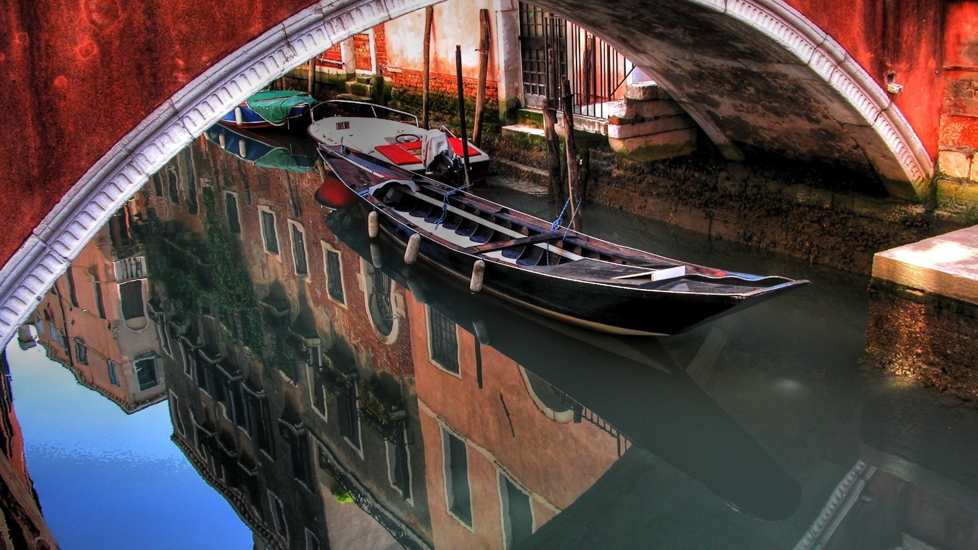 Gondola: Bridge, A narrow boat for a few passengers used on the canals of Venice. 1920x1080 Full HD Background.