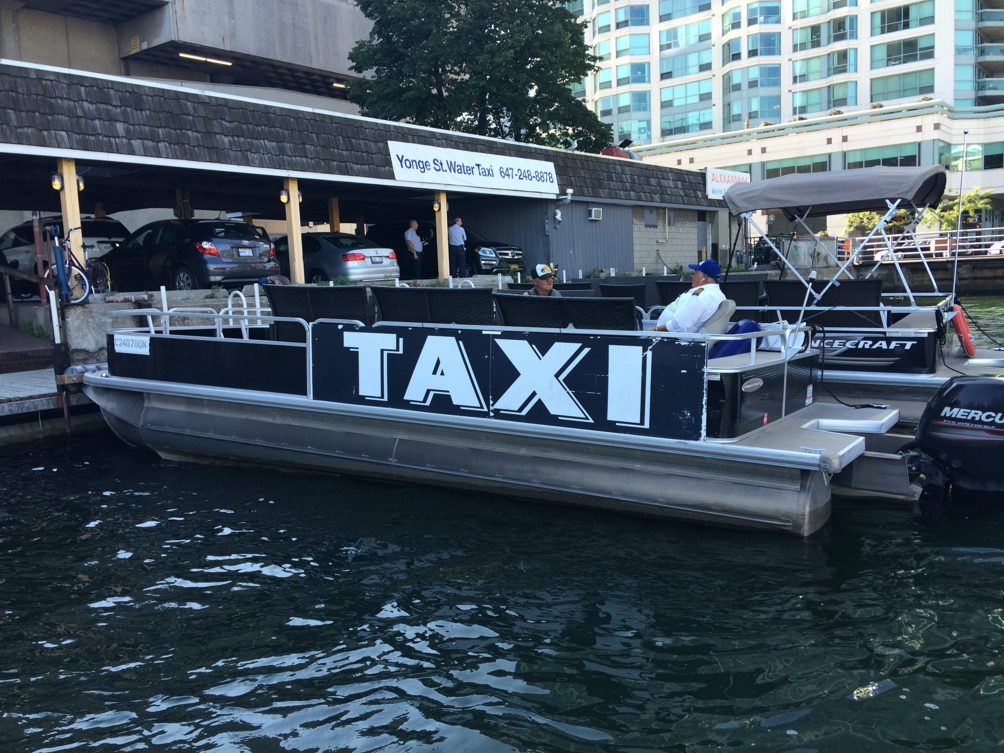 Water Taxi: Sightseeing boat tours of Toronto’s beautiful harbor and stunning islands. 2000x1500 HD Background.
