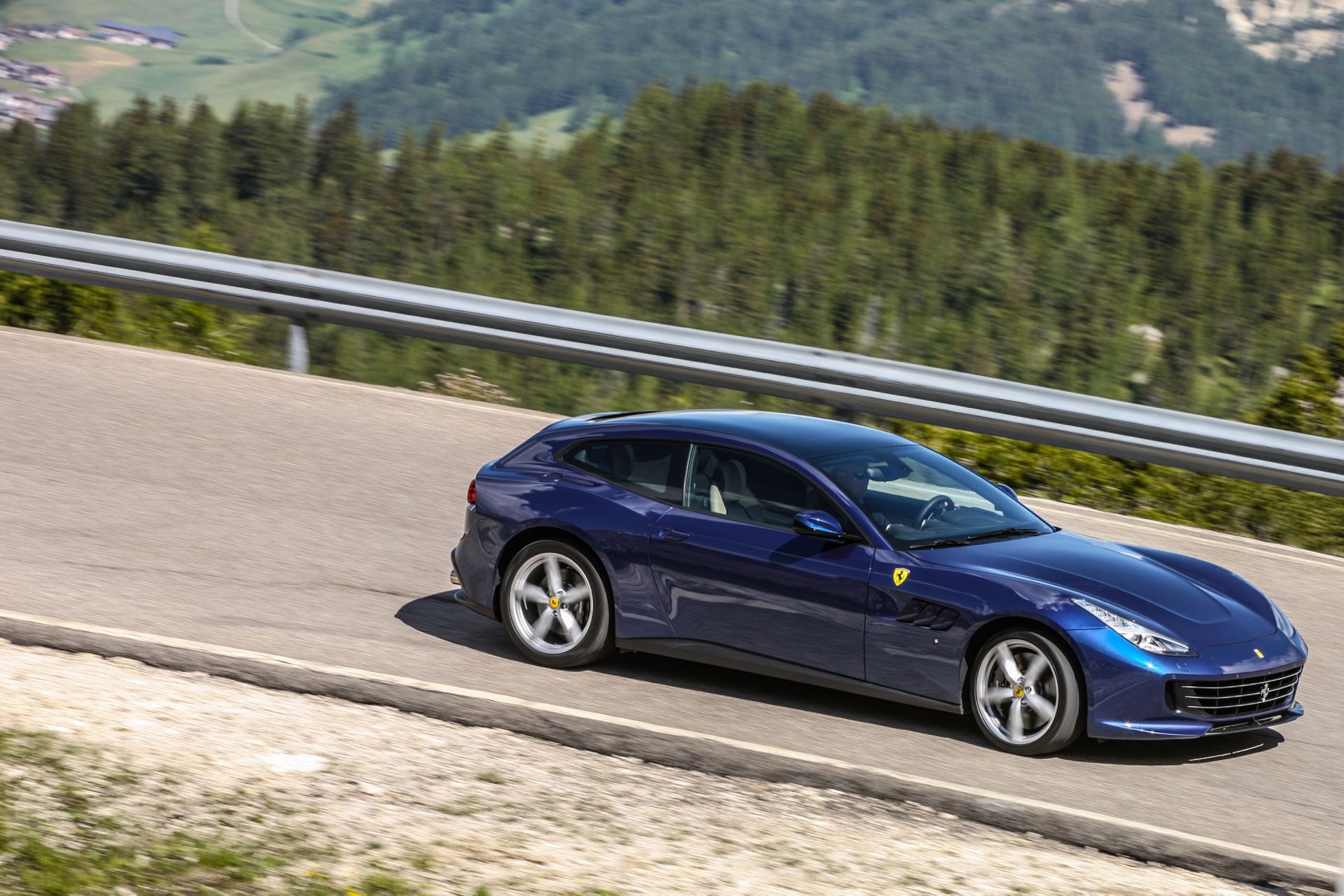 Ferrari GTC4 Lusso, Shooting break magnificence, Premier grand tourer, Unparalleled performance, 1920x1280 HD Desktop