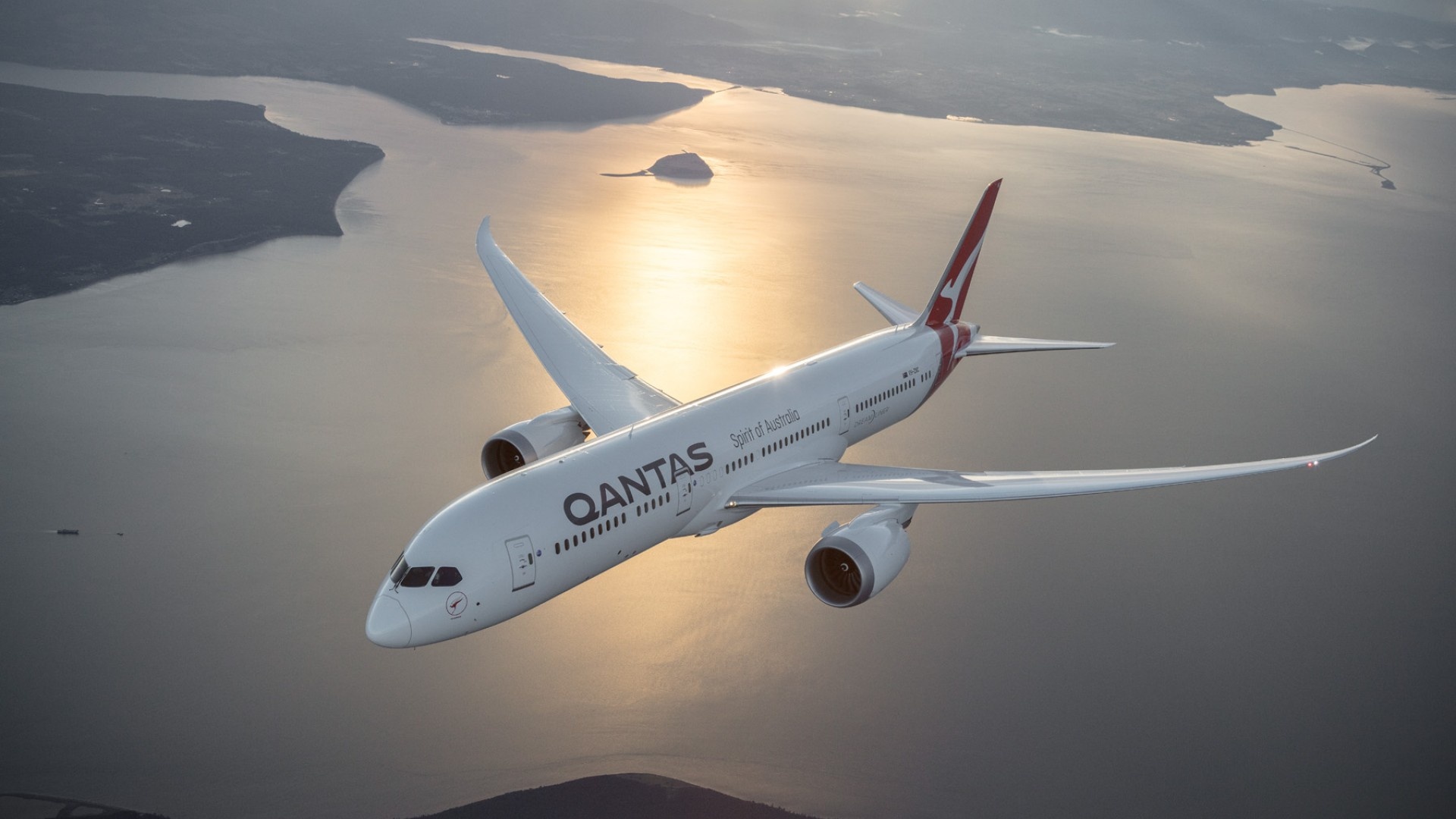 Qantas, Long-haul flight tips, Hassle-free travel, Comfort and convenience, 1920x1080 Full HD Desktop