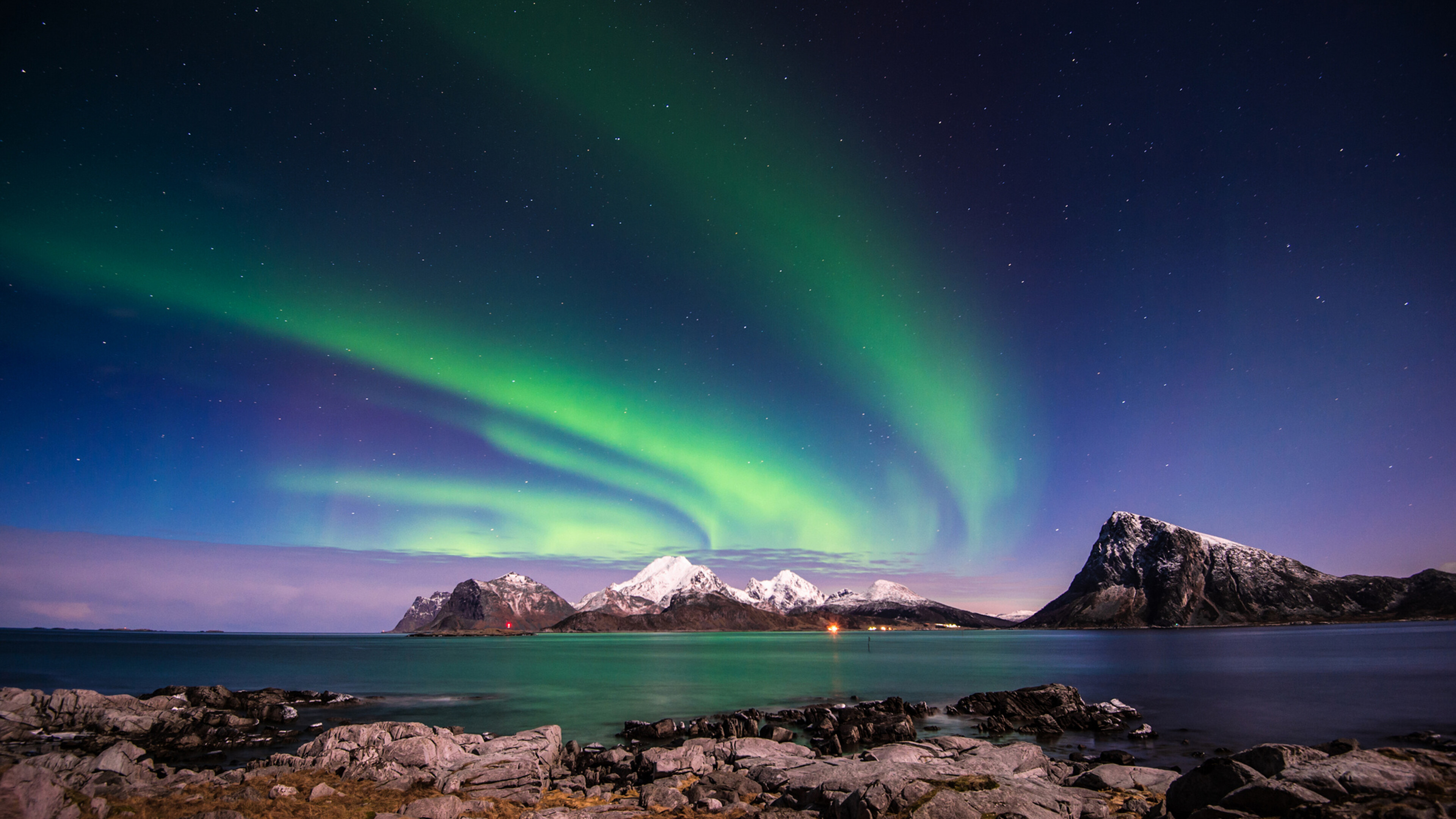 Aurora Borealis: Polar lights, A natural phenomenon found in both the northern and southern hemispheres. 3840x2160 4K Wallpaper.