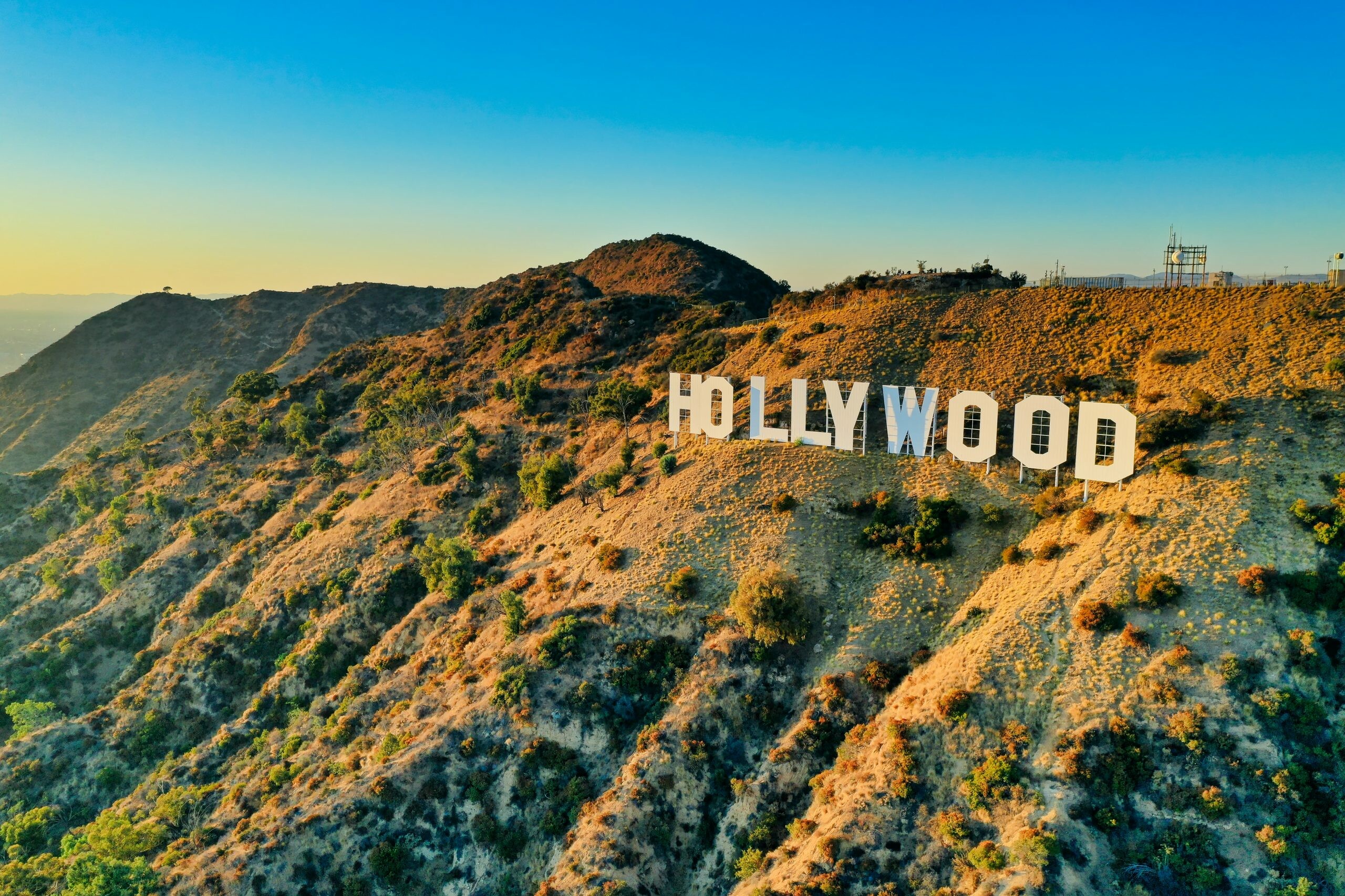 Hollywood Sign: It is among the best-known landmarks in both California and the United States. 2560x1710 HD Background.