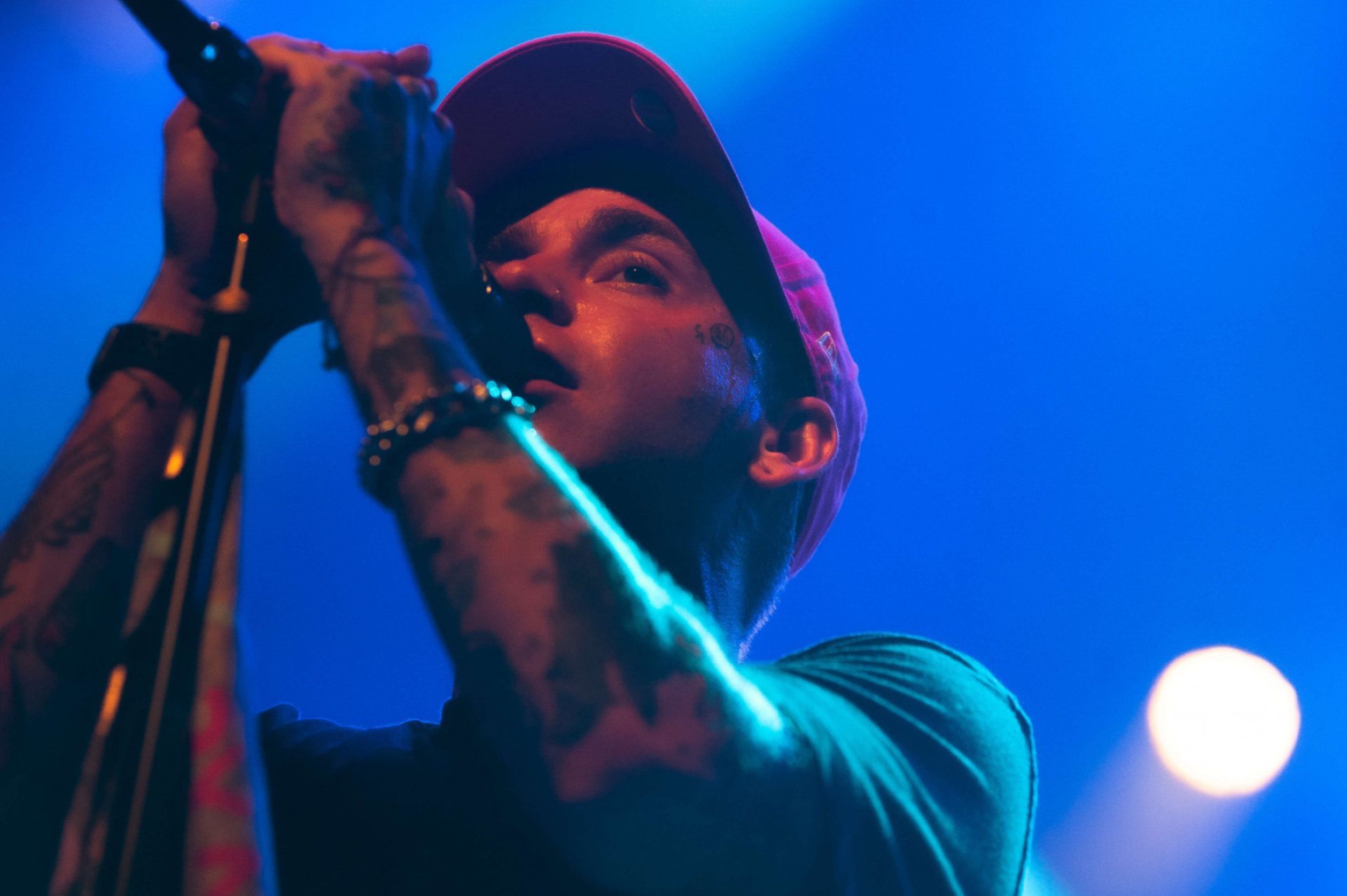 PHOTO REVIEW: Blackbear Gives It His All For Dutch Fans In Tilburg | Strife Magazine 1920x1280