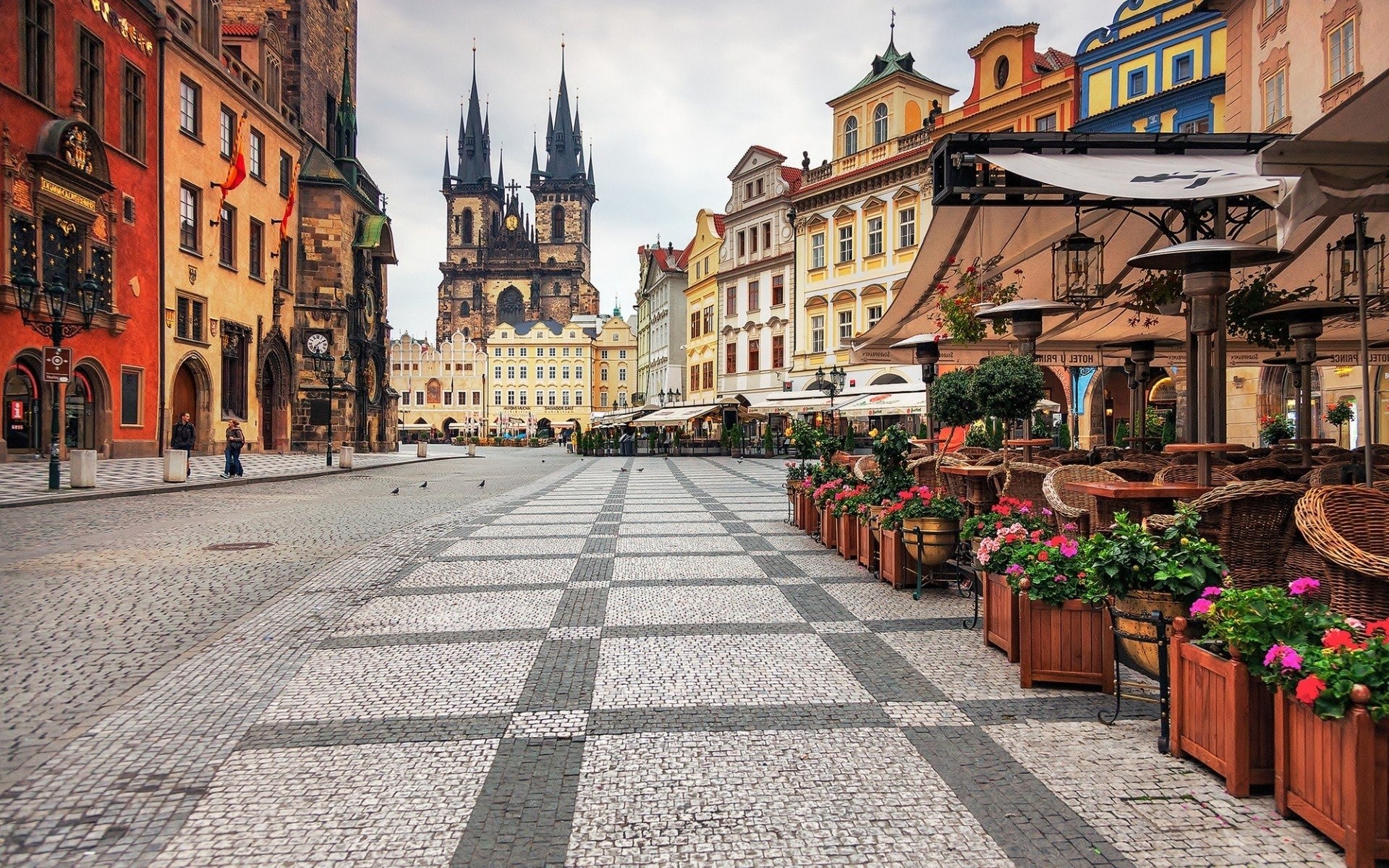 City Square: The Old Town of Prague Plaza, Fairs and street cafes, Parish Church of the Mother of God before Tyn. 1920x1200 HD Background.