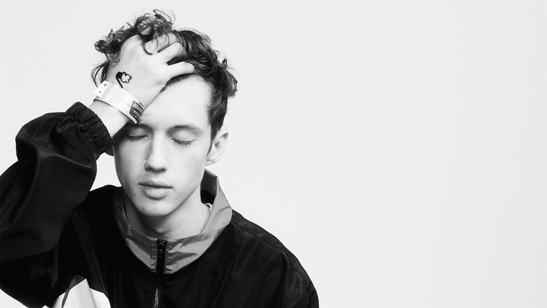 Troye Sivan: "Happy Little Pill" peaked at number 10 on the Australian ARIA Singles Chart. 1920x1080 Full HD Background.