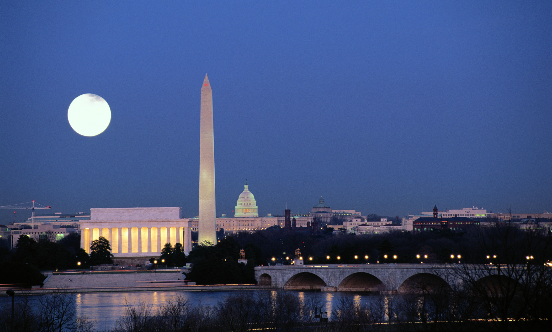 Washington, D.C.: A federal district that was formed in 1790. 2320x1390 HD Background.