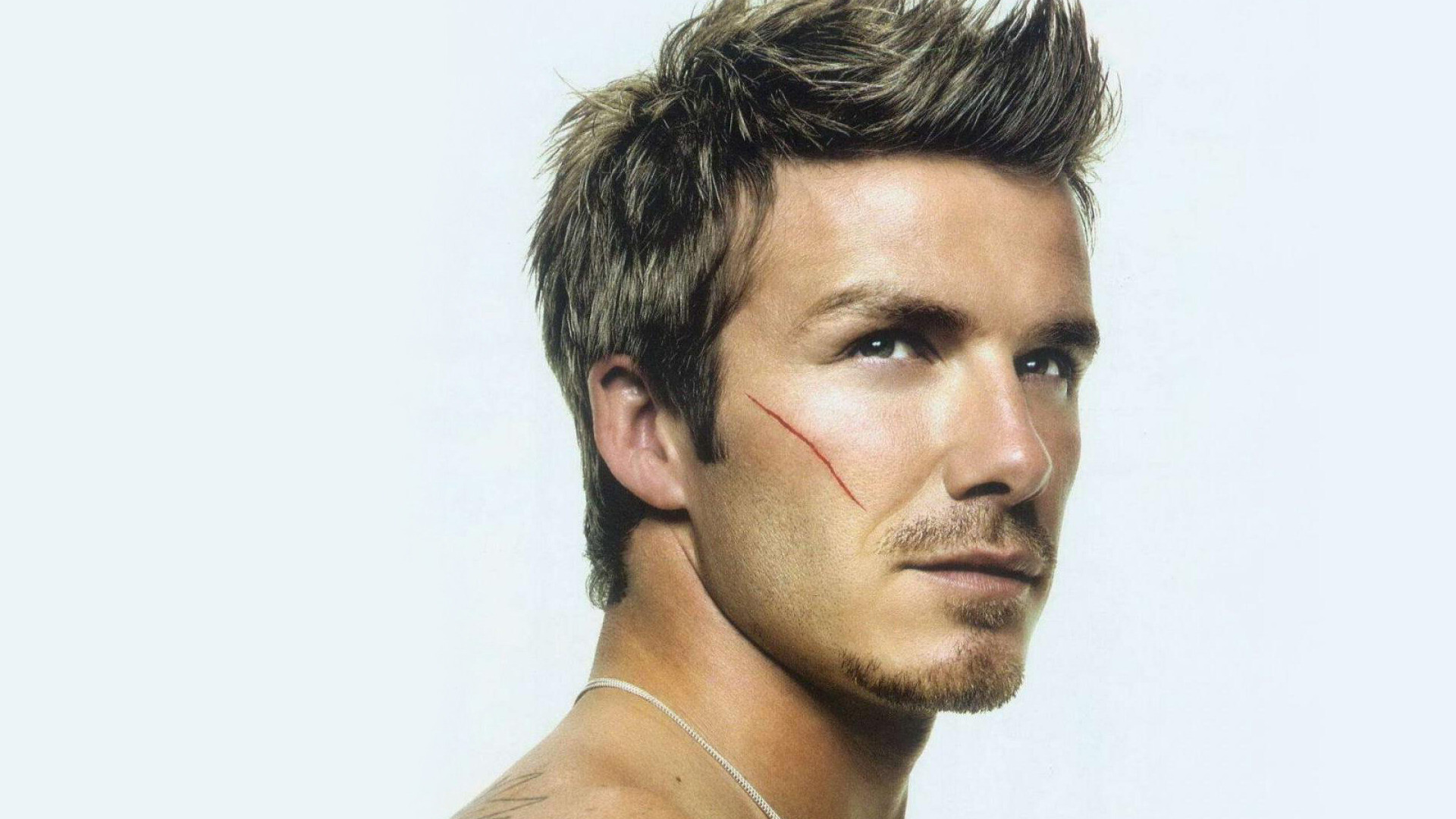 David Beckham: Was voted the BBC Sports Personality of the Year for 2001. 1920x1080 Full HD Background.
