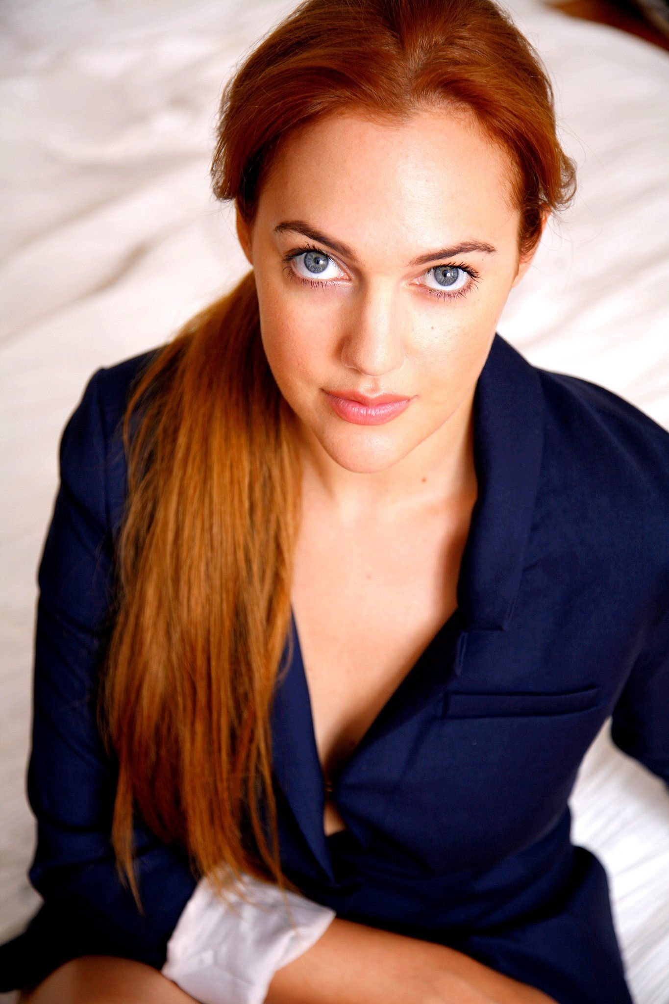Meriem Userli, Stunning redhead, Beauty girl, Beautiful eyes, 1370x2050 HD Phone