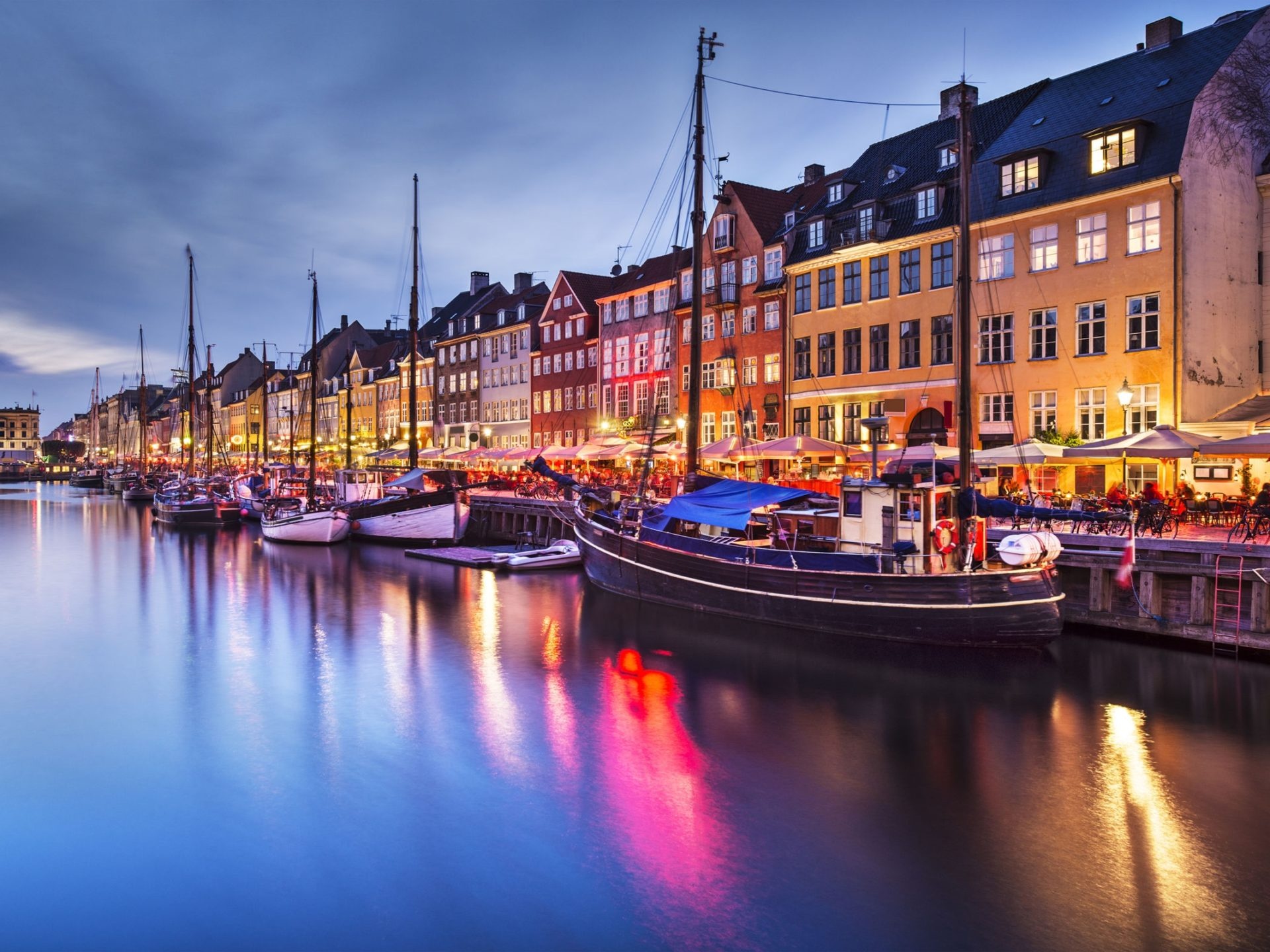 Copenhagen at night, City lights, Nighttime enchantment, Urban atmosphere, 1920x1440 HD Desktop