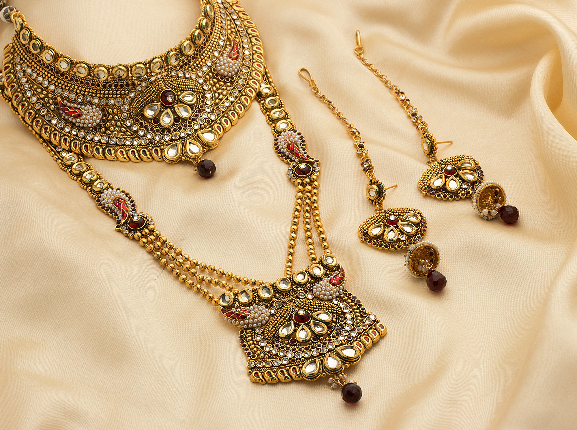 Gold jewelry wallpaper, Stylish designs, Elegant necklaces, Fashionable accessories, 2000x1500 HD Desktop