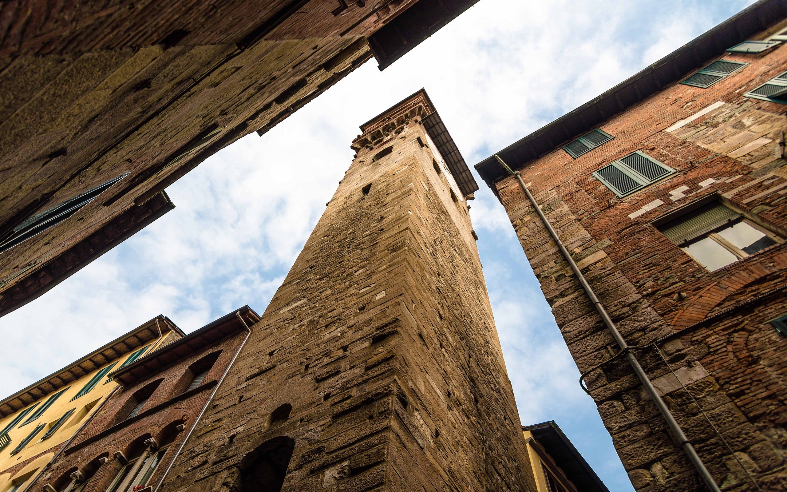Torre delle Ore, Iconic Lucca landmark, Architectural marvel, Italian cityscape, 2560x1600 HD Desktop