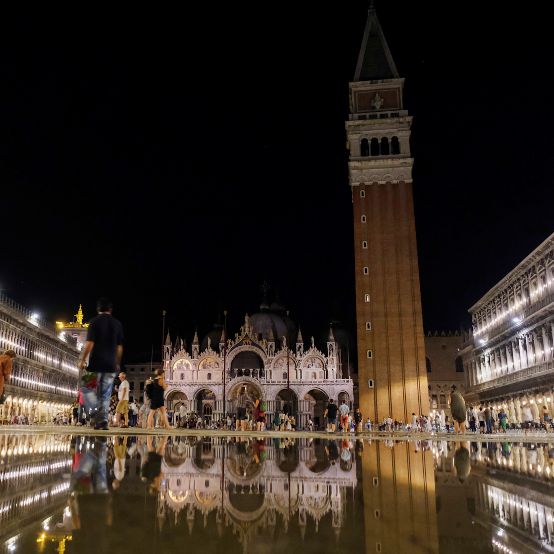 Flooding at Piazza San Marco, Venice uproar, 1920x1920 HD Phone