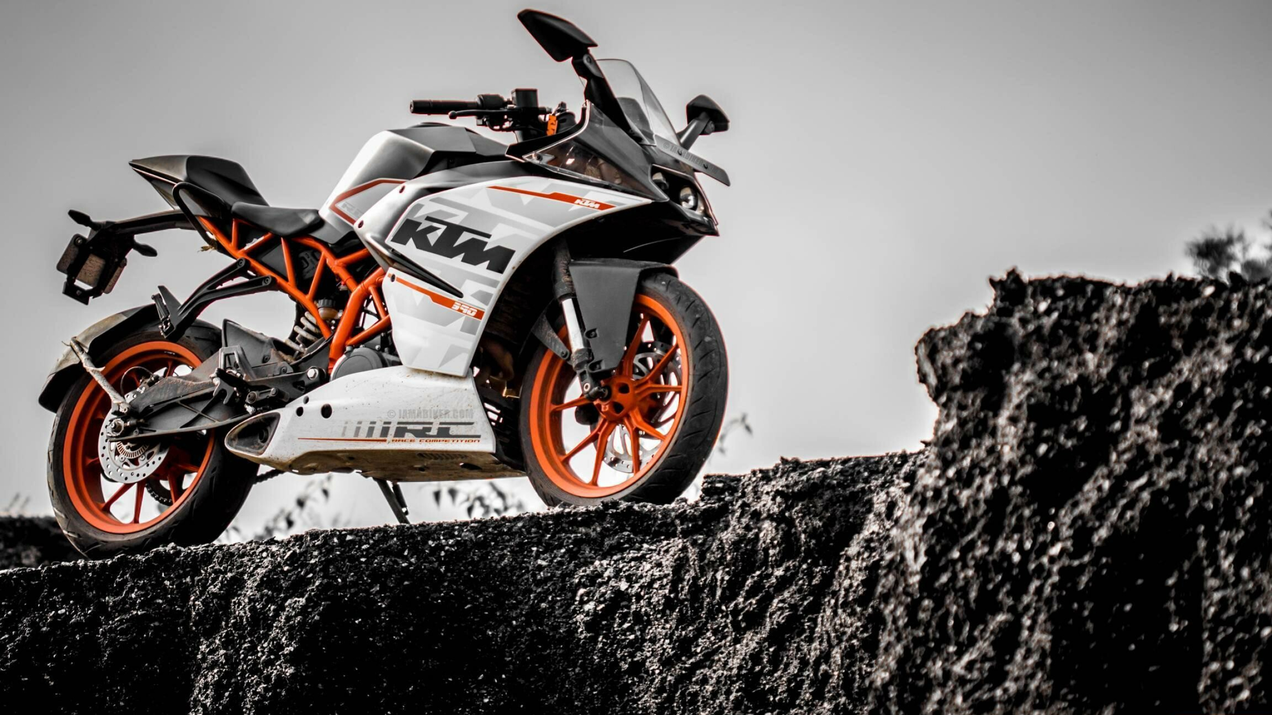 Sleek design, Impressive performance, Powerful machinery, Motorcycle enthusiasts, 2560x1440 HD Desktop