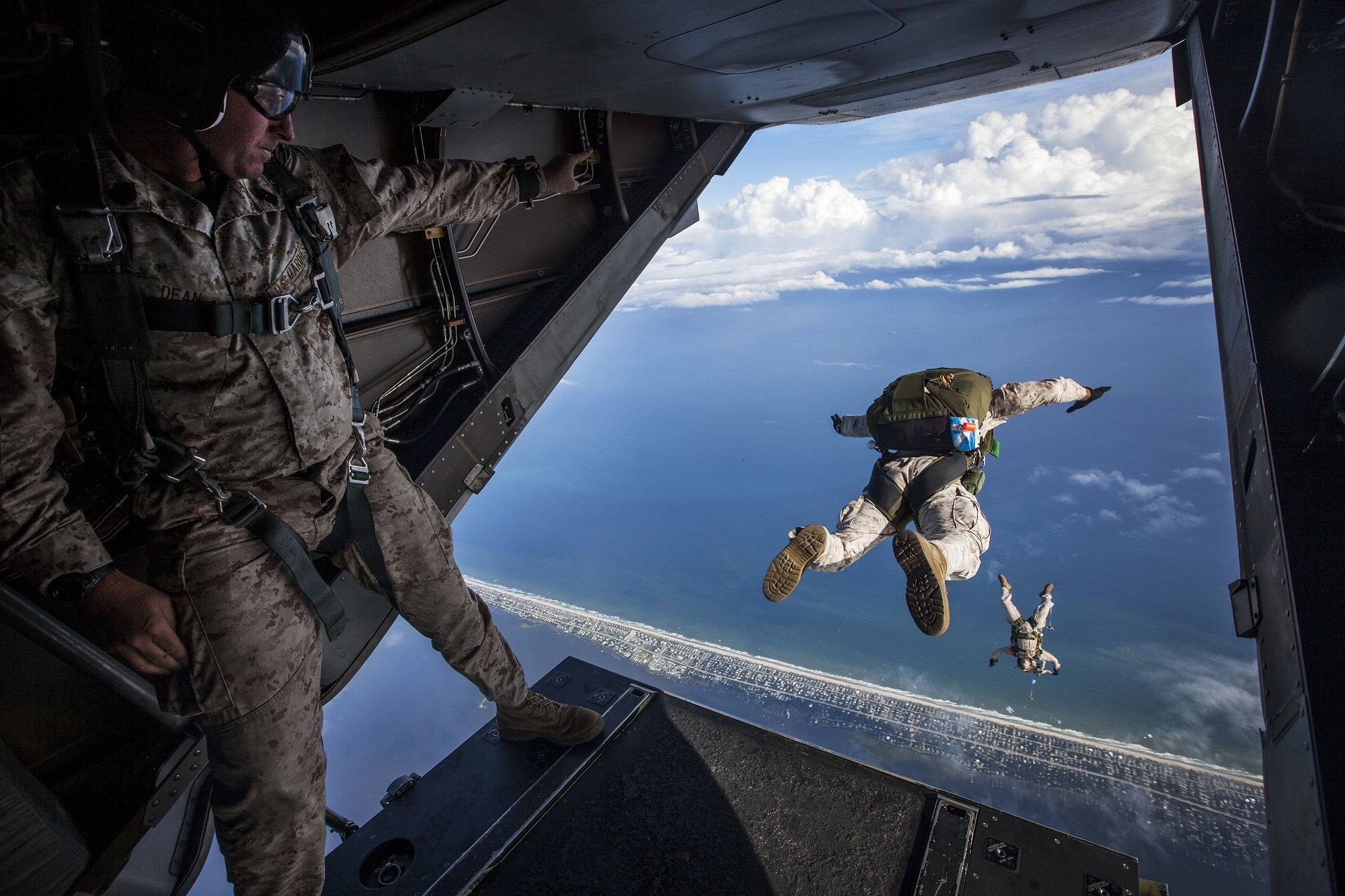 Parachuting: Military paratroopers training, Airmen, Free-fall parachute jump. 2000x1340 HD Background.