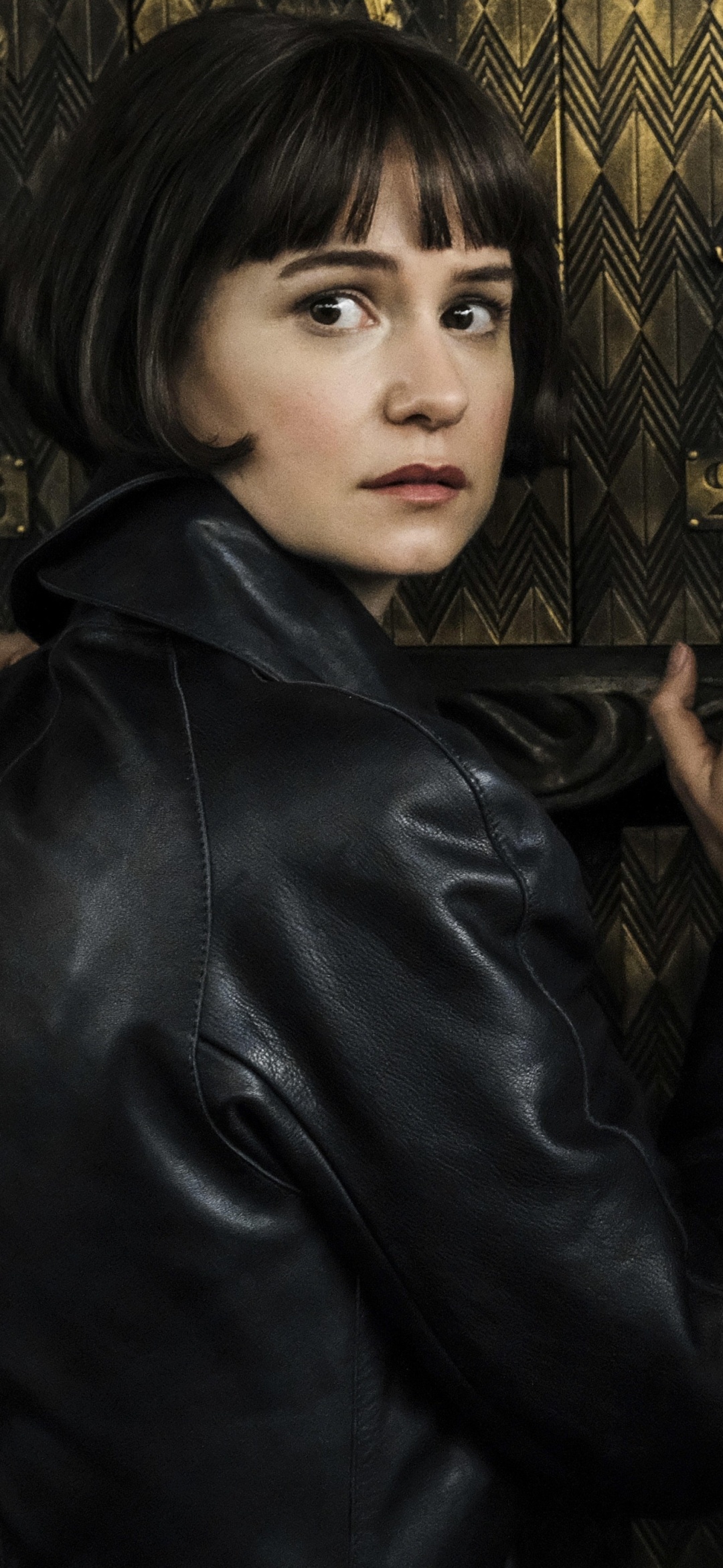 Katherine Waterston: Porpentina Esther “Tina” Scamander, Fantastic Beasts: The Crimes Of Grindelwald. 1080x2340 HD Background.