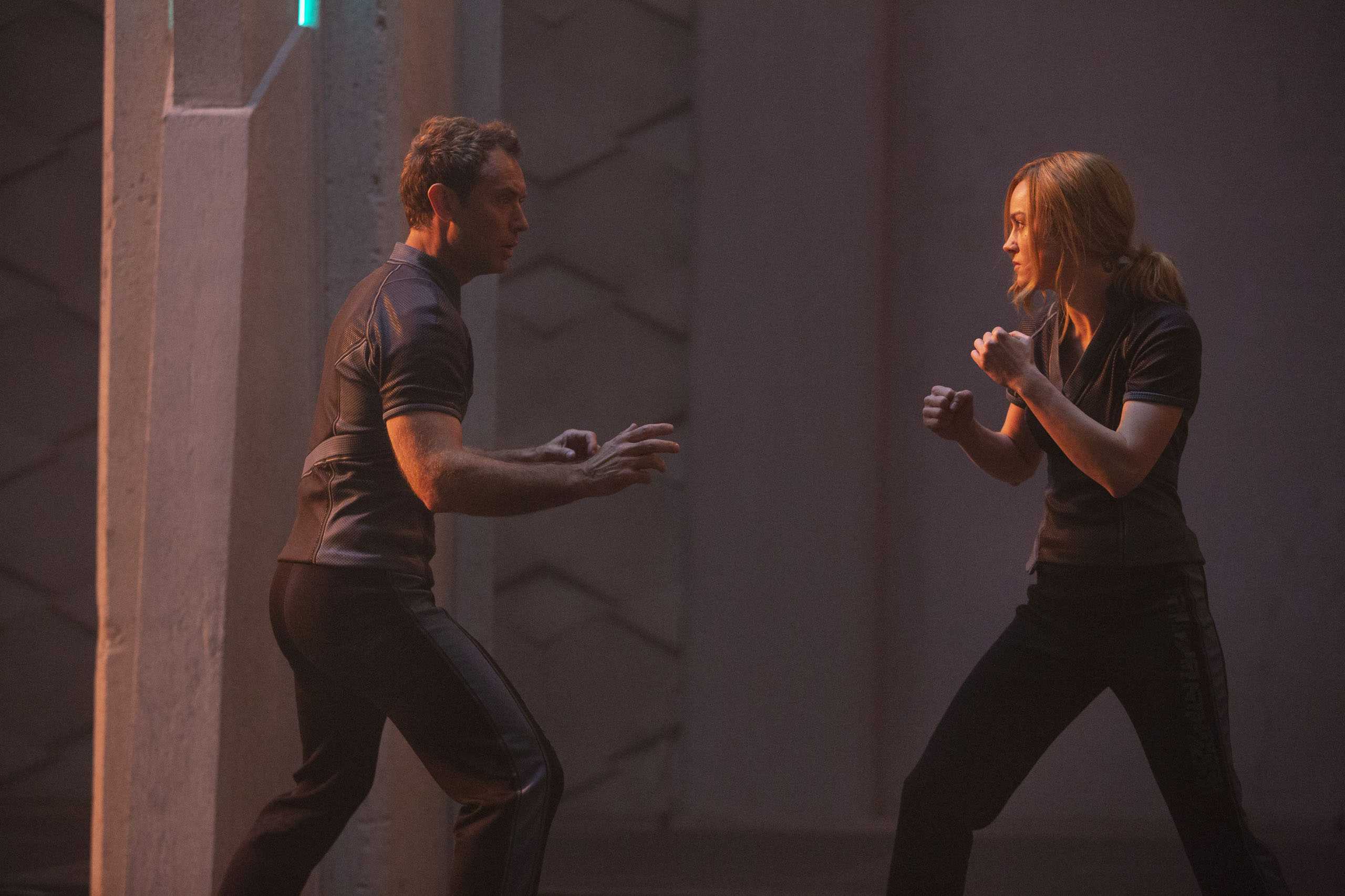 Jude Law, Captain Marvel still, Intriguing character, Cryptic clues, 2560x1710 HD Desktop