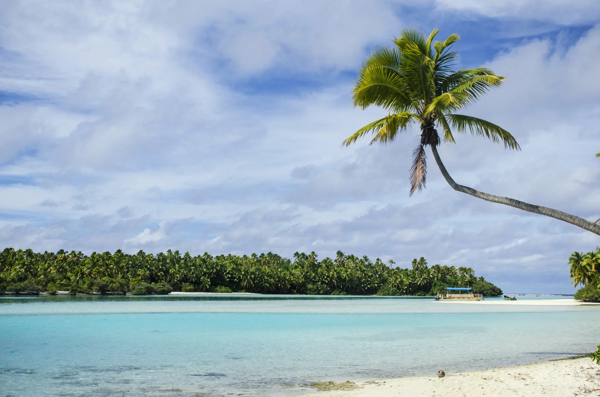 Cook Islands, Aitutaki island, Serene atmosphere, Relaxing retreat, 2050x1360 HD Desktop