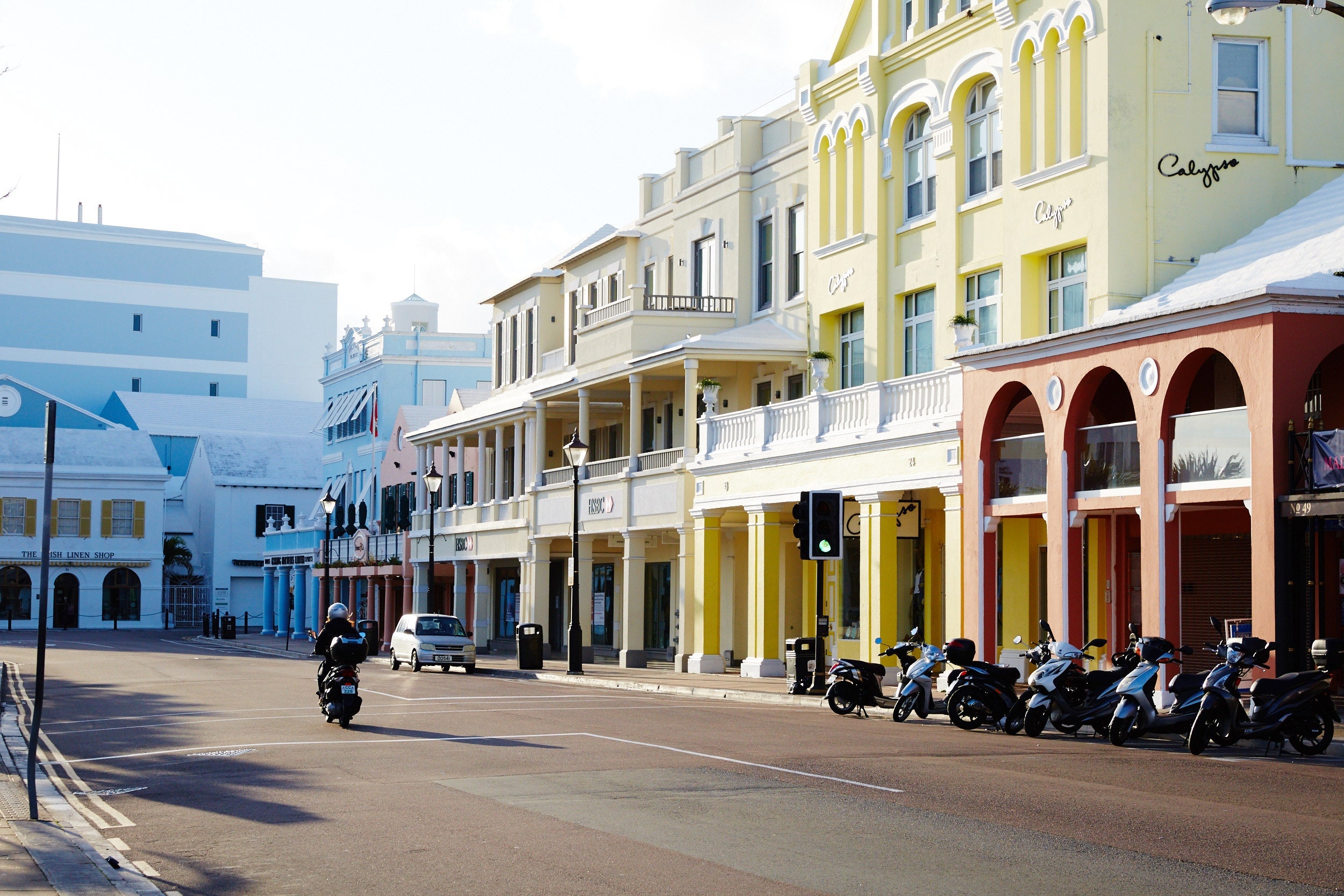 Stylish street in Bermuda, Vogue, Hamilton, Bermuda, 2500x1670 HD Desktop
