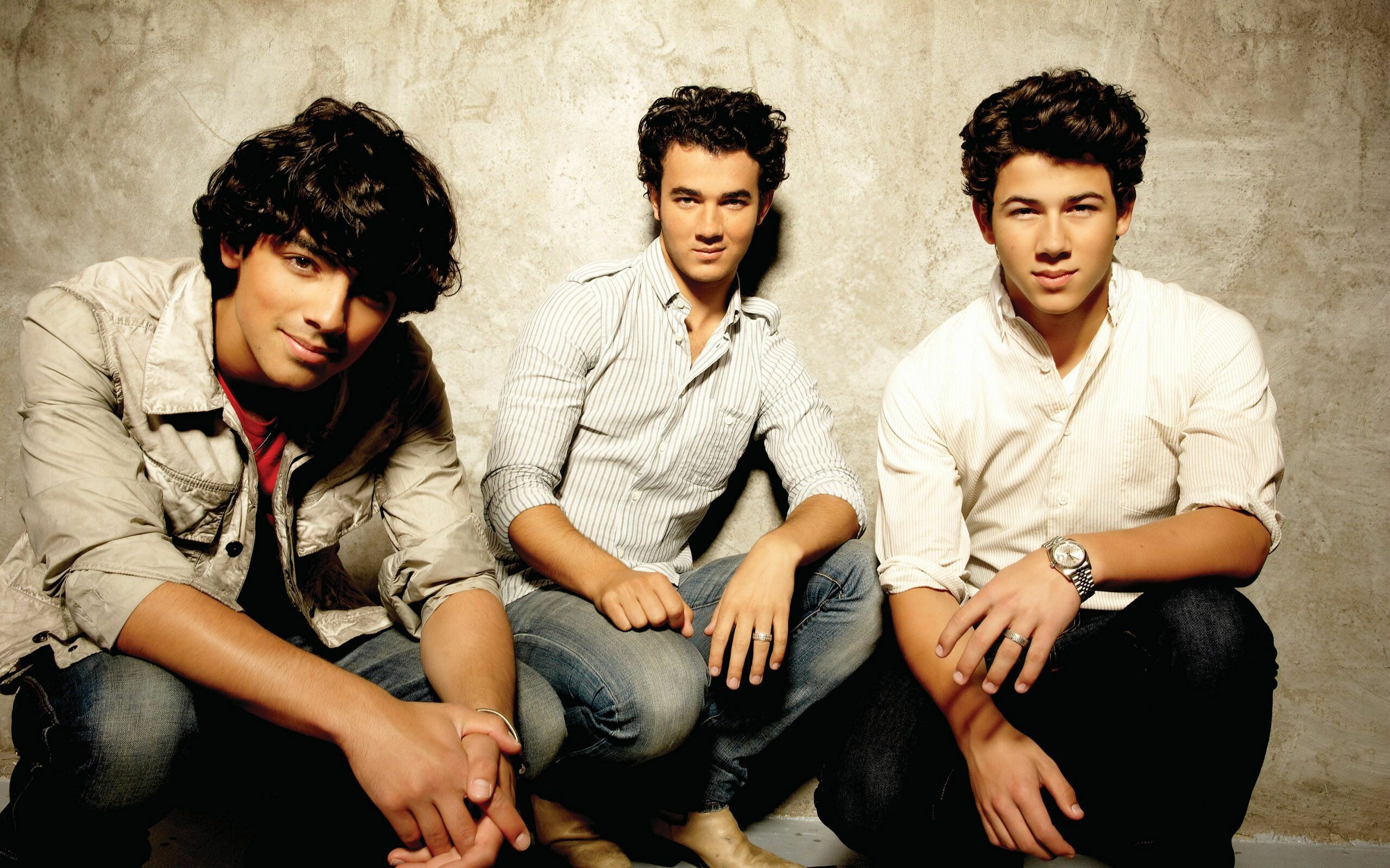 Jonas Brothers: "Burnin' Up" was released as the lead single from their third studio album, A Little Bit Longer. 2560x1600 HD Wallpaper.