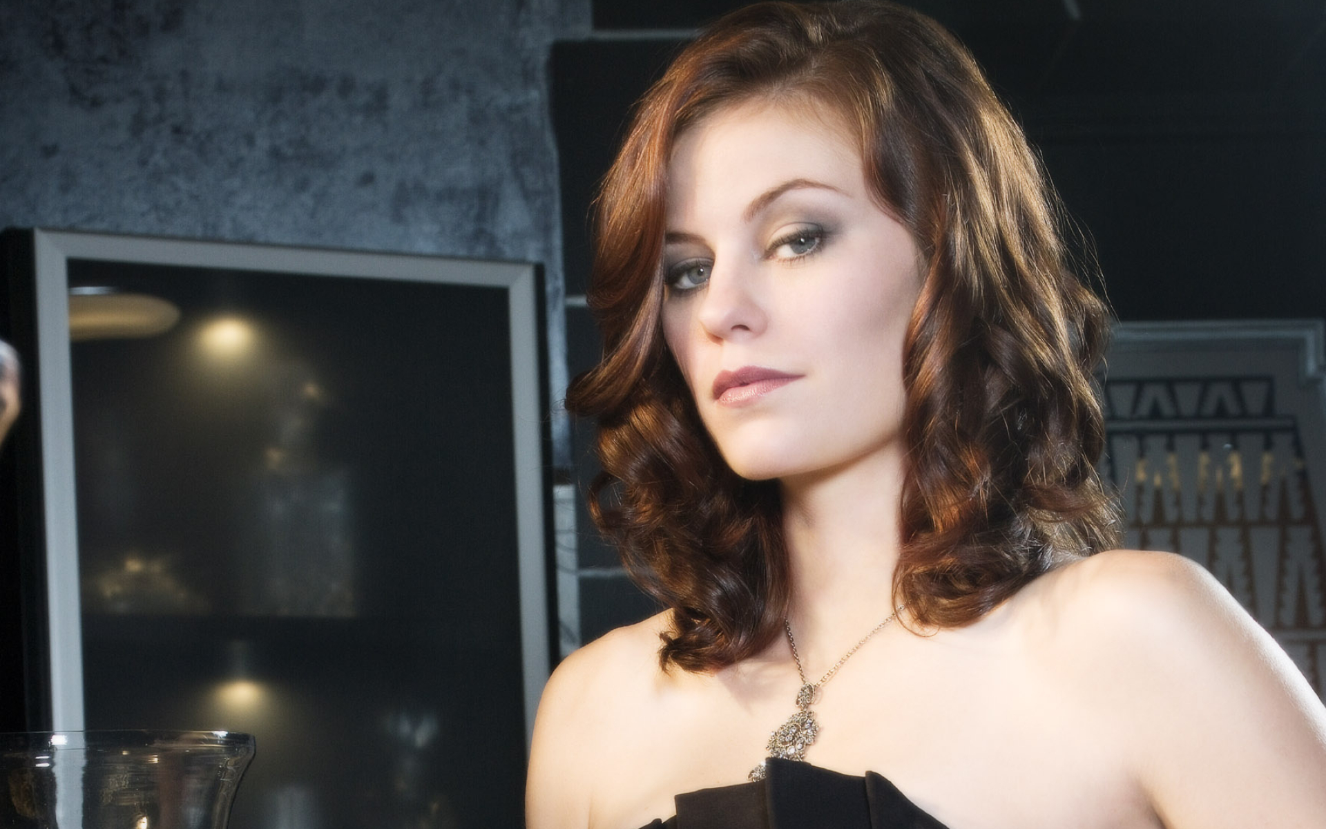 Smallville (TV Series): Cassidy Freeman as Tess Mercer, An American actress and musician, The CW's superhero drama. 1920x1200 HD Background.