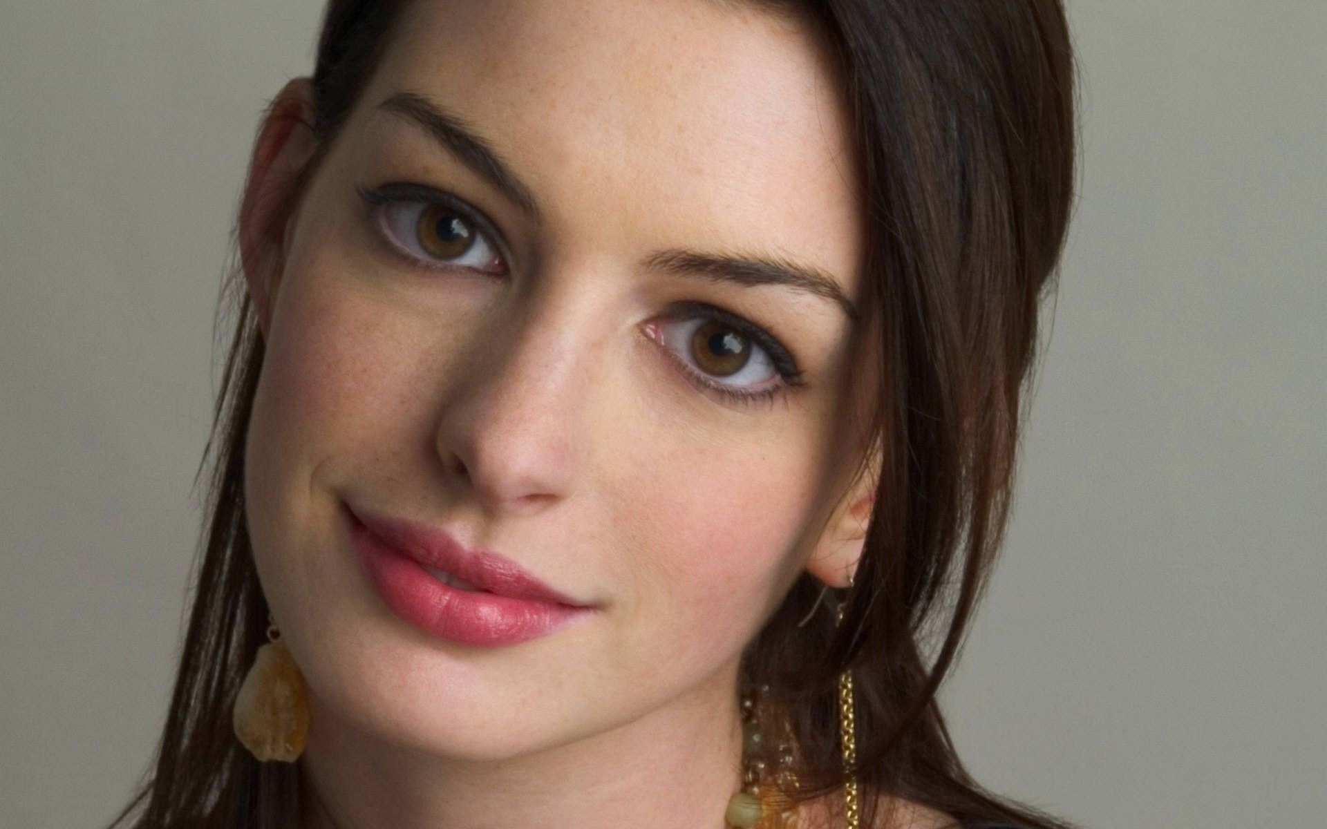 Anne Hathaway: Portrayed Linda in a 2021 romantic comedy heist film, Locked Down. 1920x1200 HD Wallpaper.