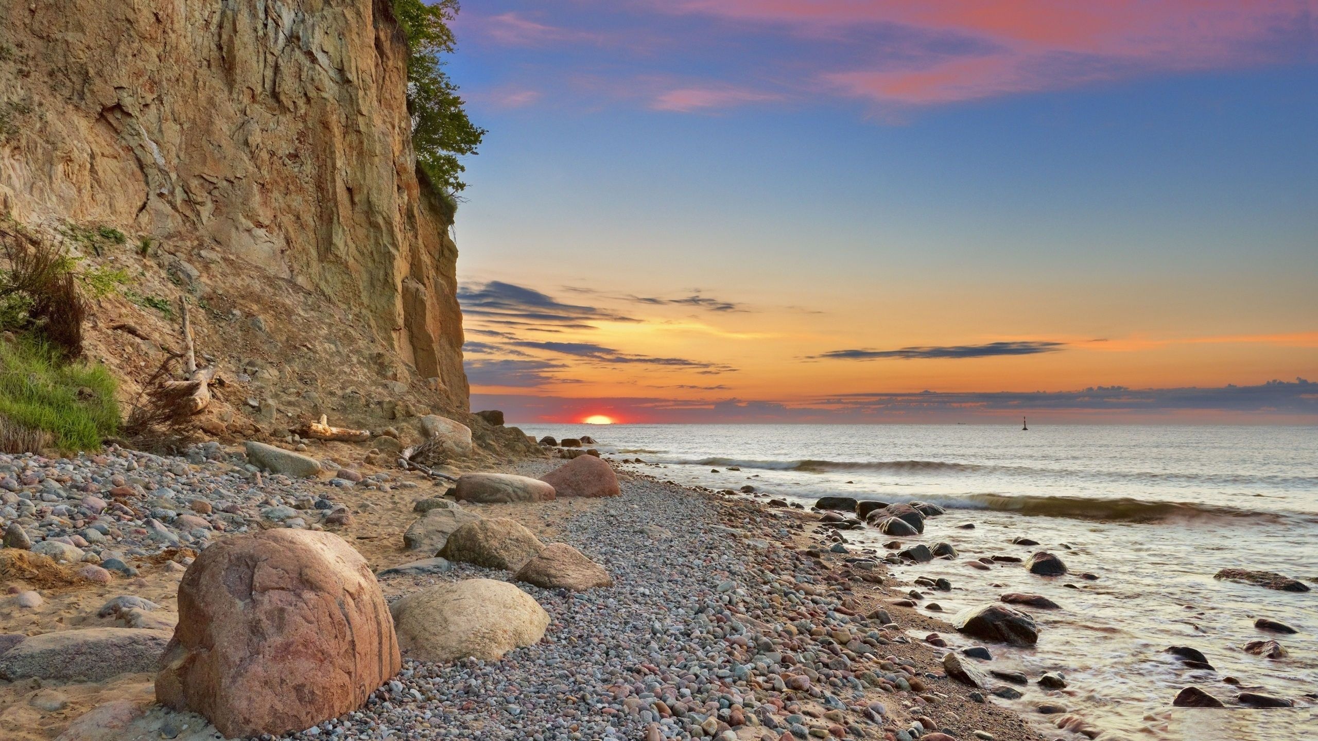 Russia's Baltic Sea beauty, Zelenogradsk beach, Sky and sand, Serene sunrise, 2560x1440 HD Desktop