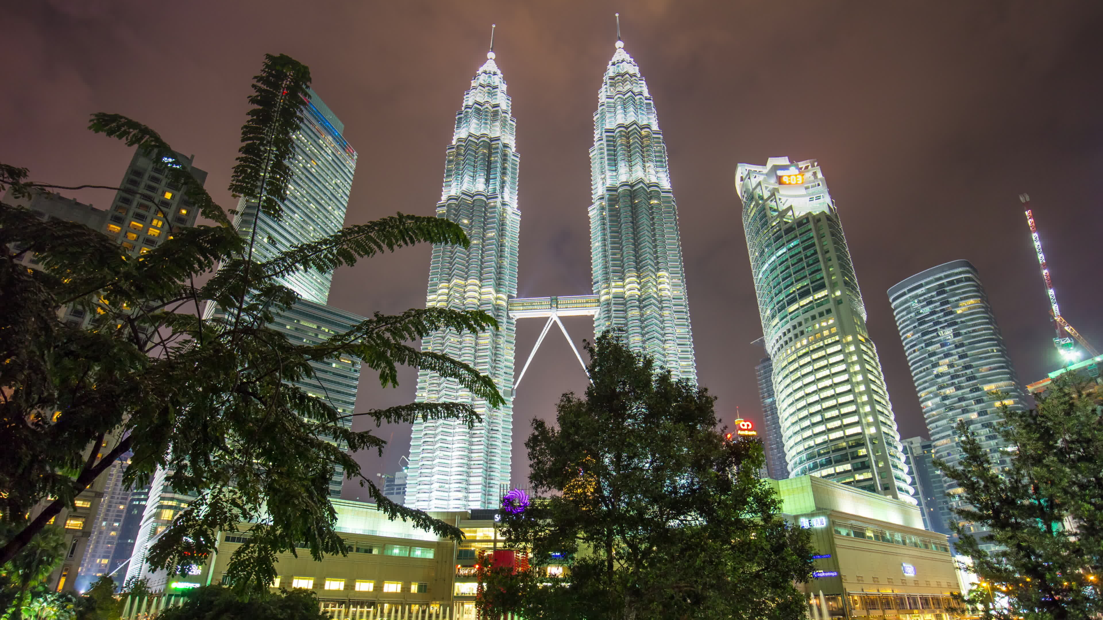Malaysia night, KLCC park Petronas Twin Towers, 3840x2160 4K Desktop