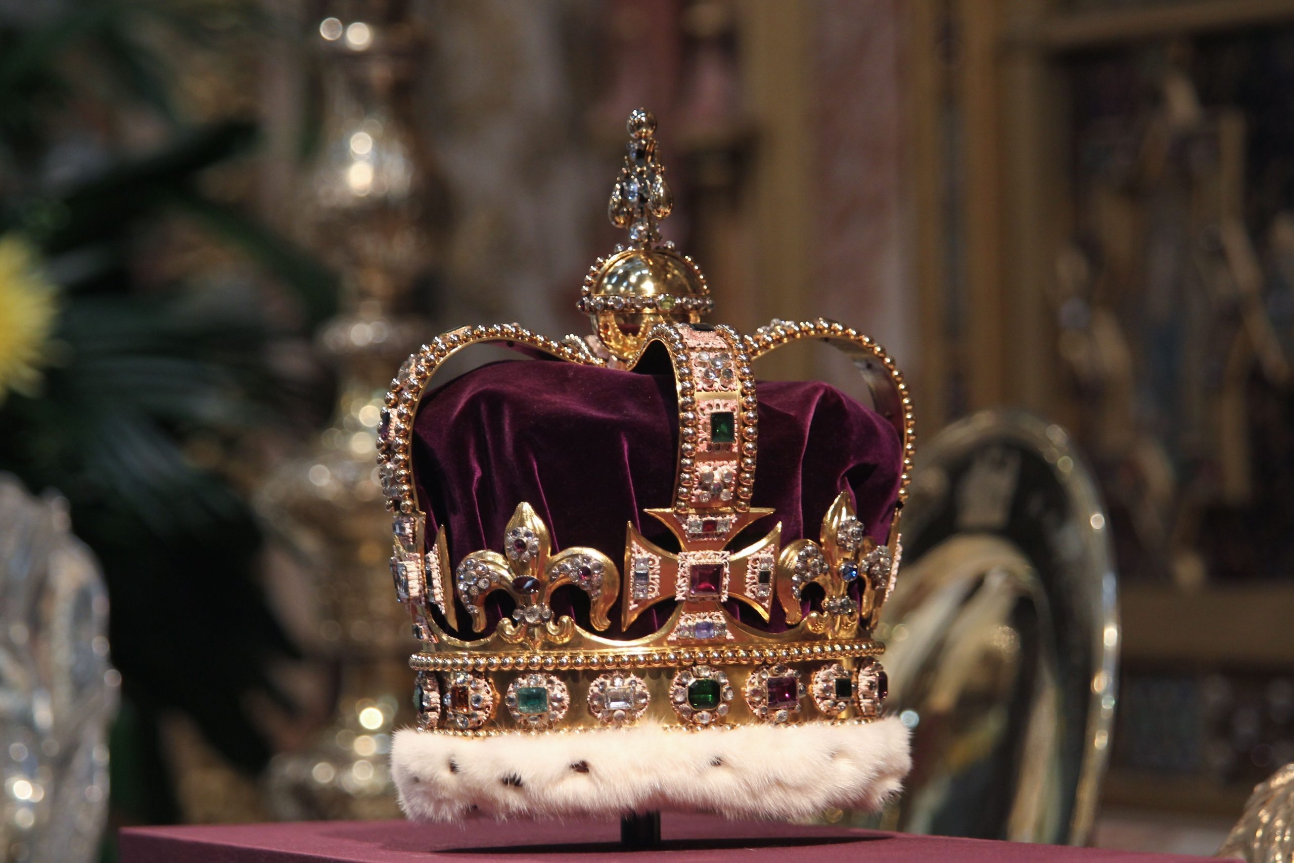 British crown jewels, Heritage treasure, Cultural wealth, Royal regalia, 2560x1710 HD Desktop