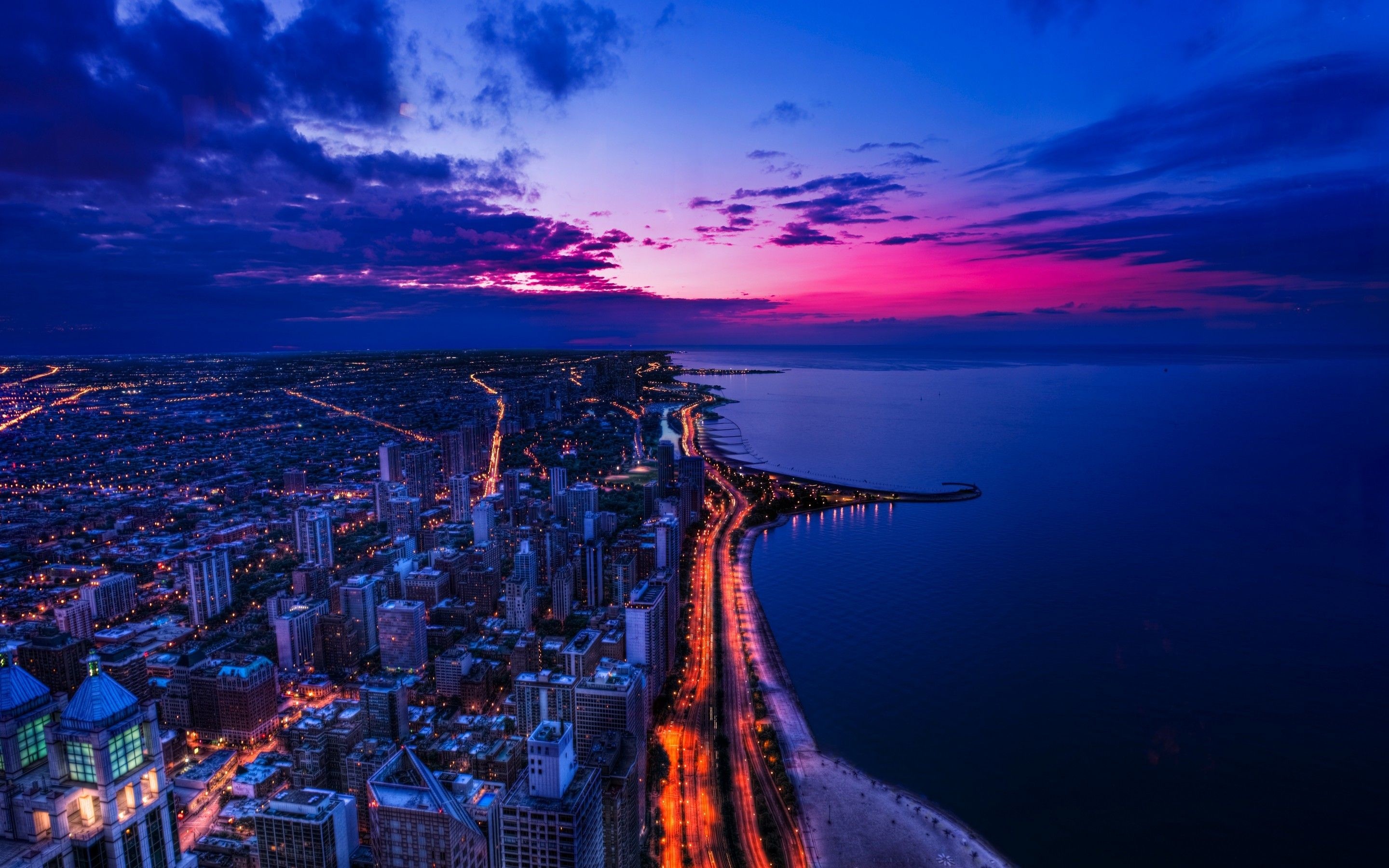 Chicago: The city was the site of the World’s Columbian Exposition in 1893. 2880x1800 HD Background.