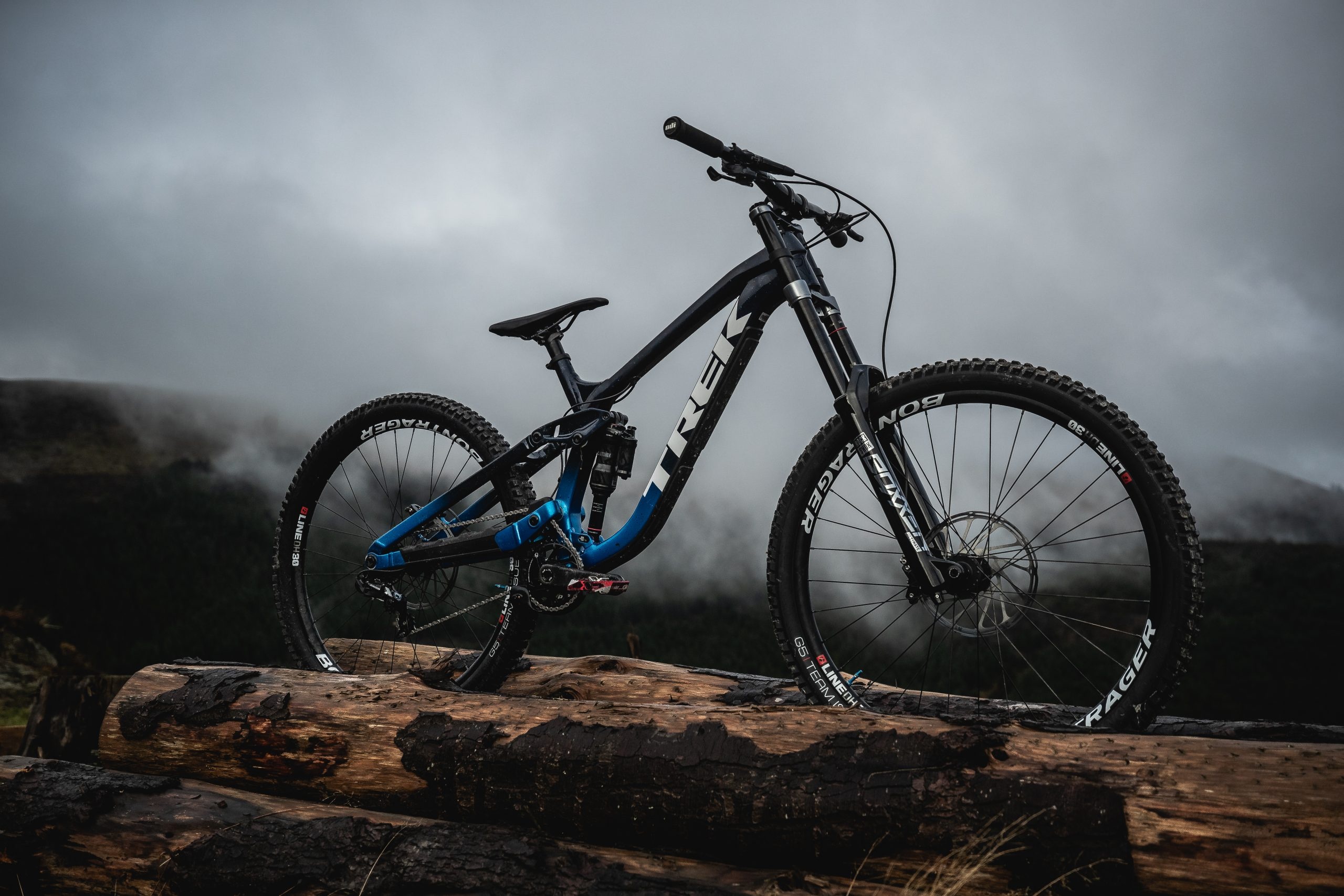 Trek Bikes sports, New session DH frame, Singletracks mountain bike, High pivot, 2560x1710 HD Desktop