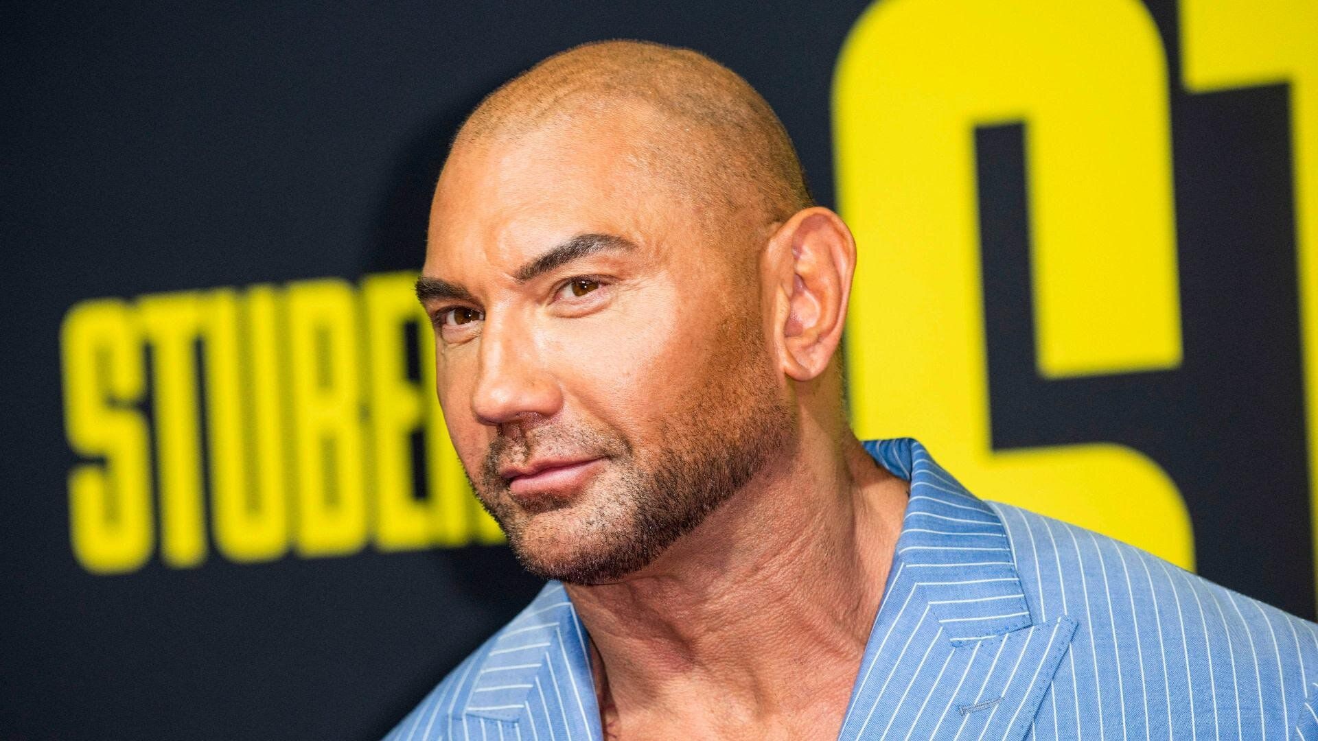 Knives Out 2: Dave Bautista as Duke Cody, a video game streamer and men's rights activist. 1920x1080 Full HD Background.