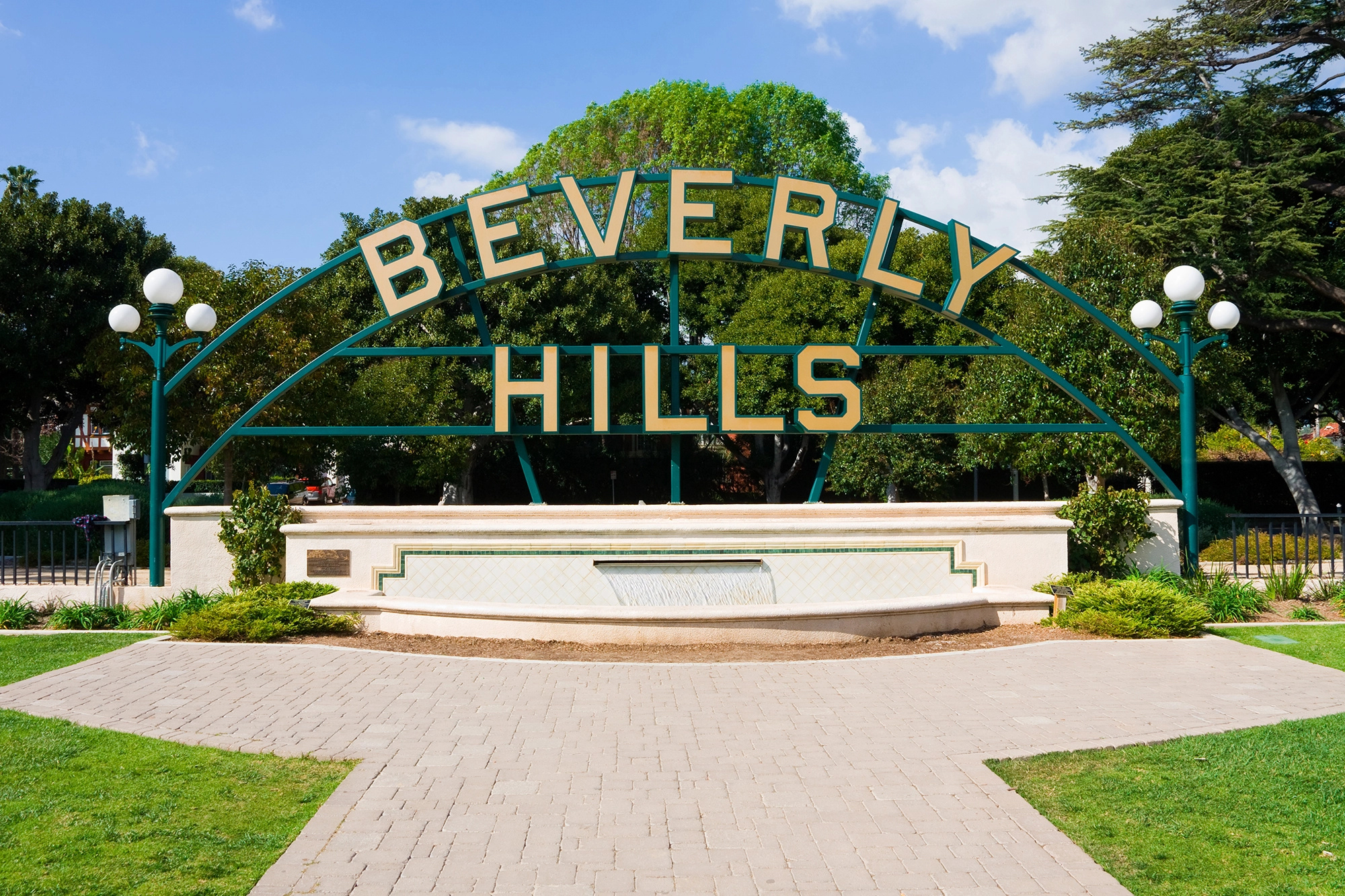 Beverly Hills, Beverly Hills residents, Arming themselves, Murder violence, 2000x1340 HD Desktop