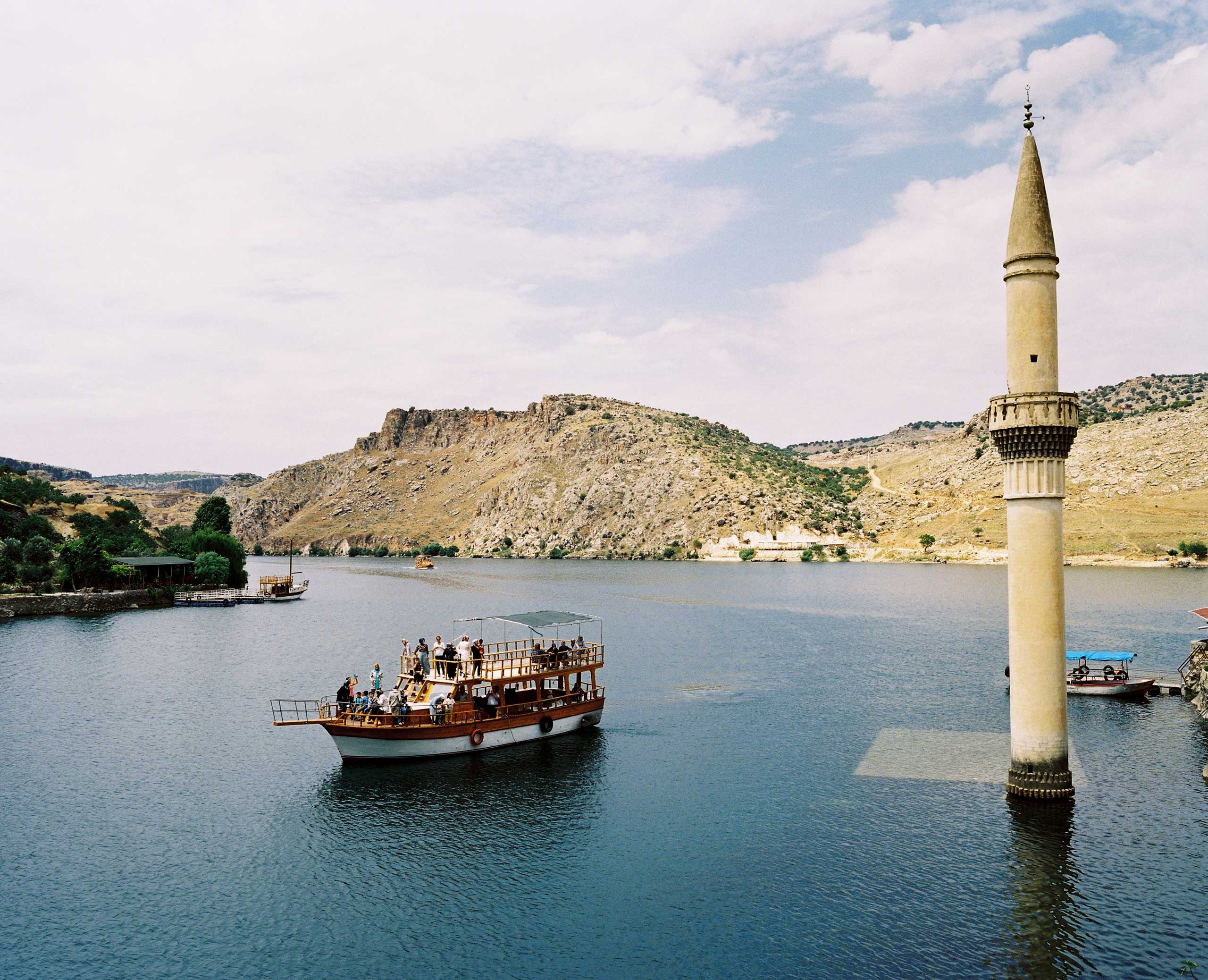 The Euphrates River, cultural treasure, Turkey threatens, flooding, 2560x2080 HD Desktop