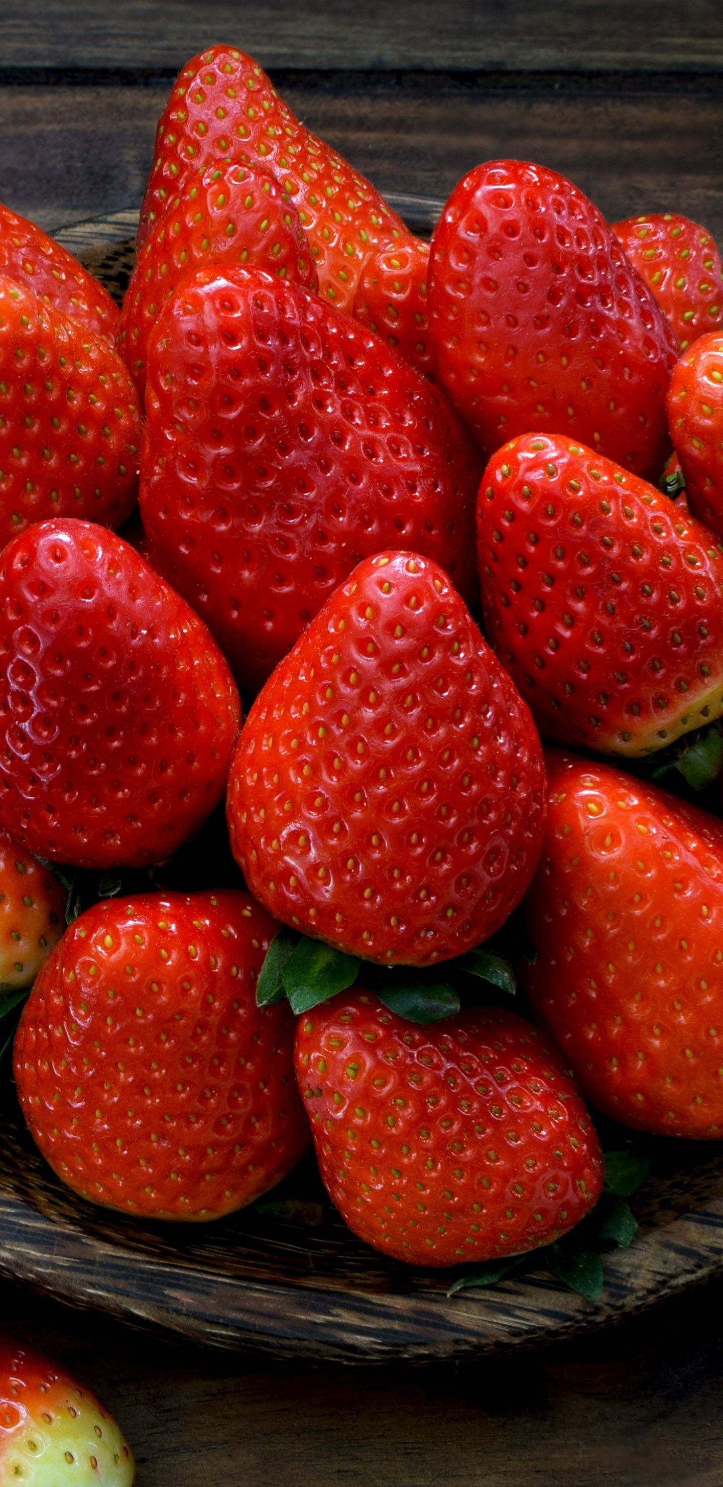Strawberry: There are about 200 seeds on an average fruit. 1440x2960 HD Background.