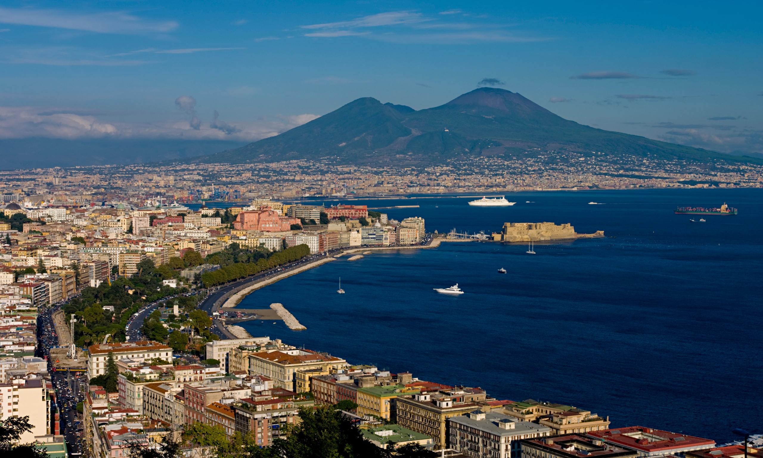 City break in Naples, Dolce Vita travel, Tourist tour, Italian charm, 2560x1540 HD Desktop