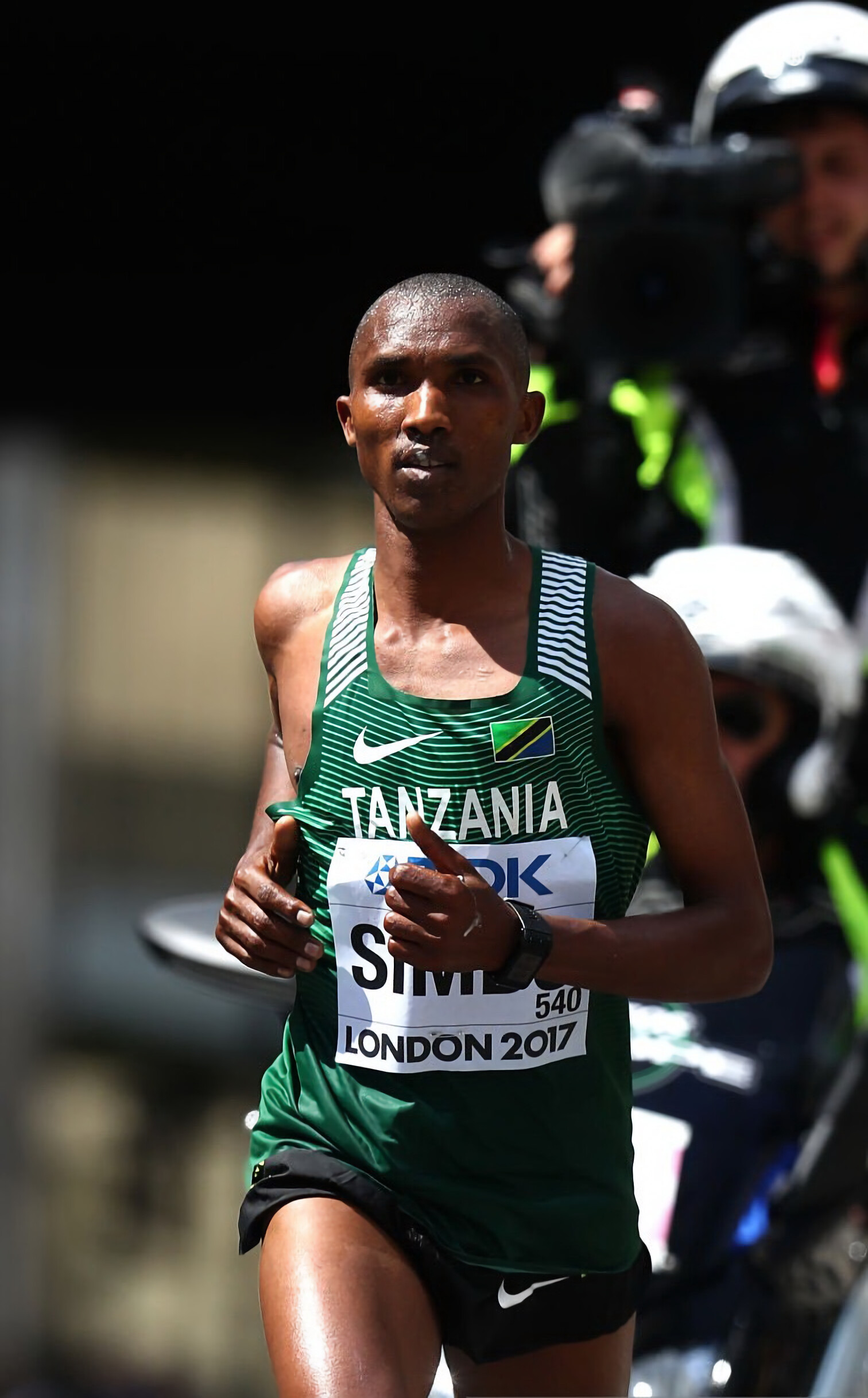 Alphonce Simbu, Marathon runner, Tanzanian athlete, Road race, 1520x2440 HD Phone