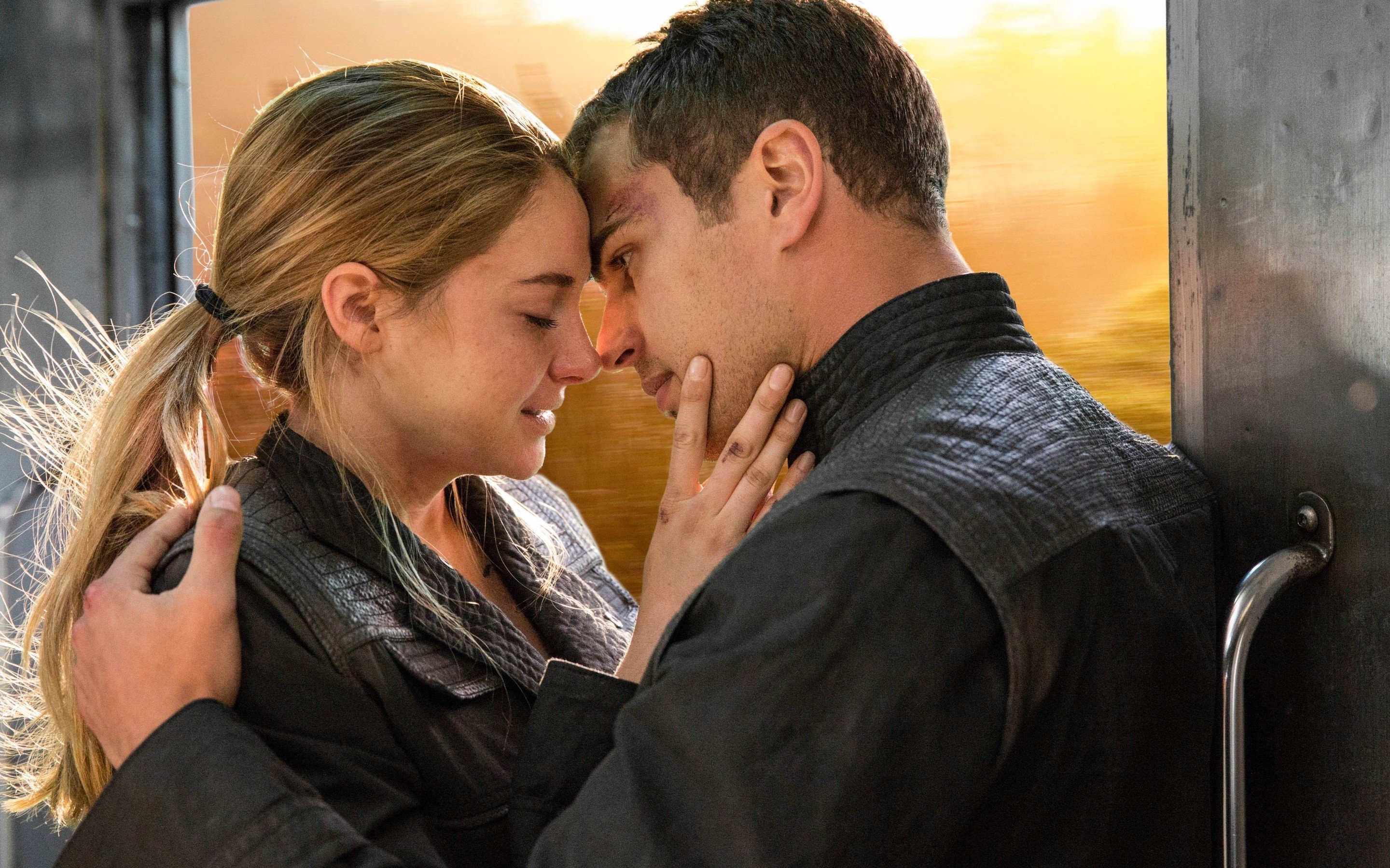 Four and Tris, Divergent movie, Couple love, Blonde girl, 2880x1800 HD Desktop