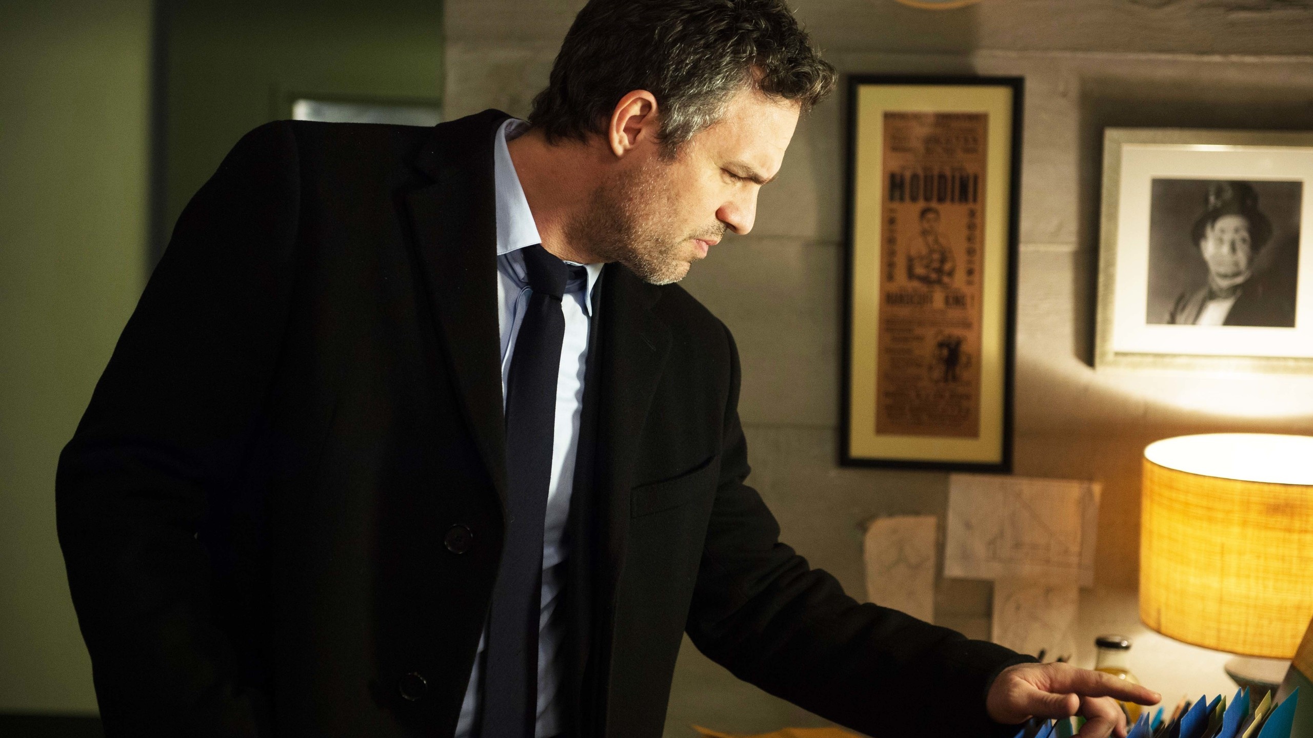 Mark Ruffalo, Actor background, Wallpaper, Powerful presence, 2560x1440 HD Desktop