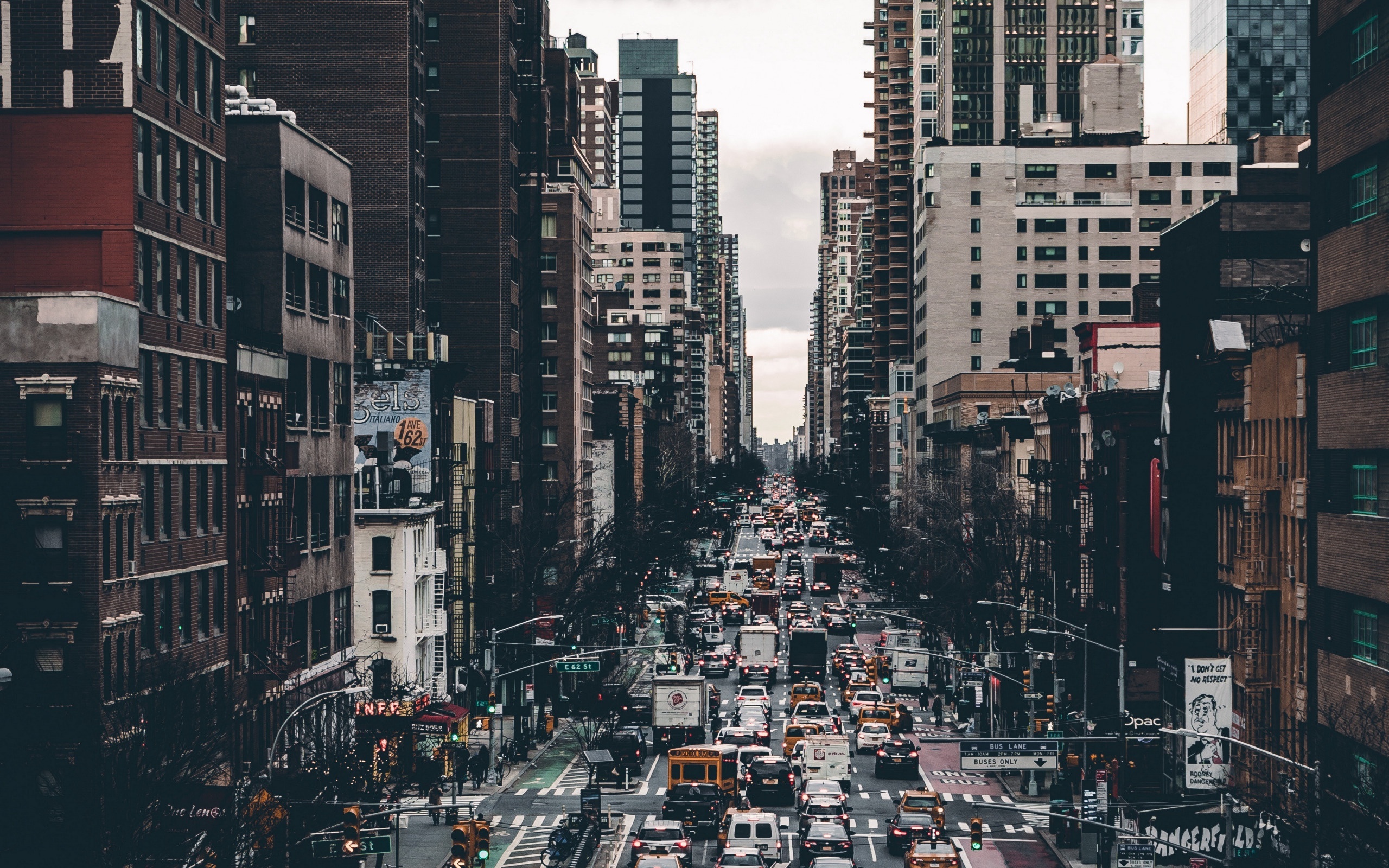 New York: NY street, USA, Traffic jam, Urban vibe. 2560x1600 HD Background.