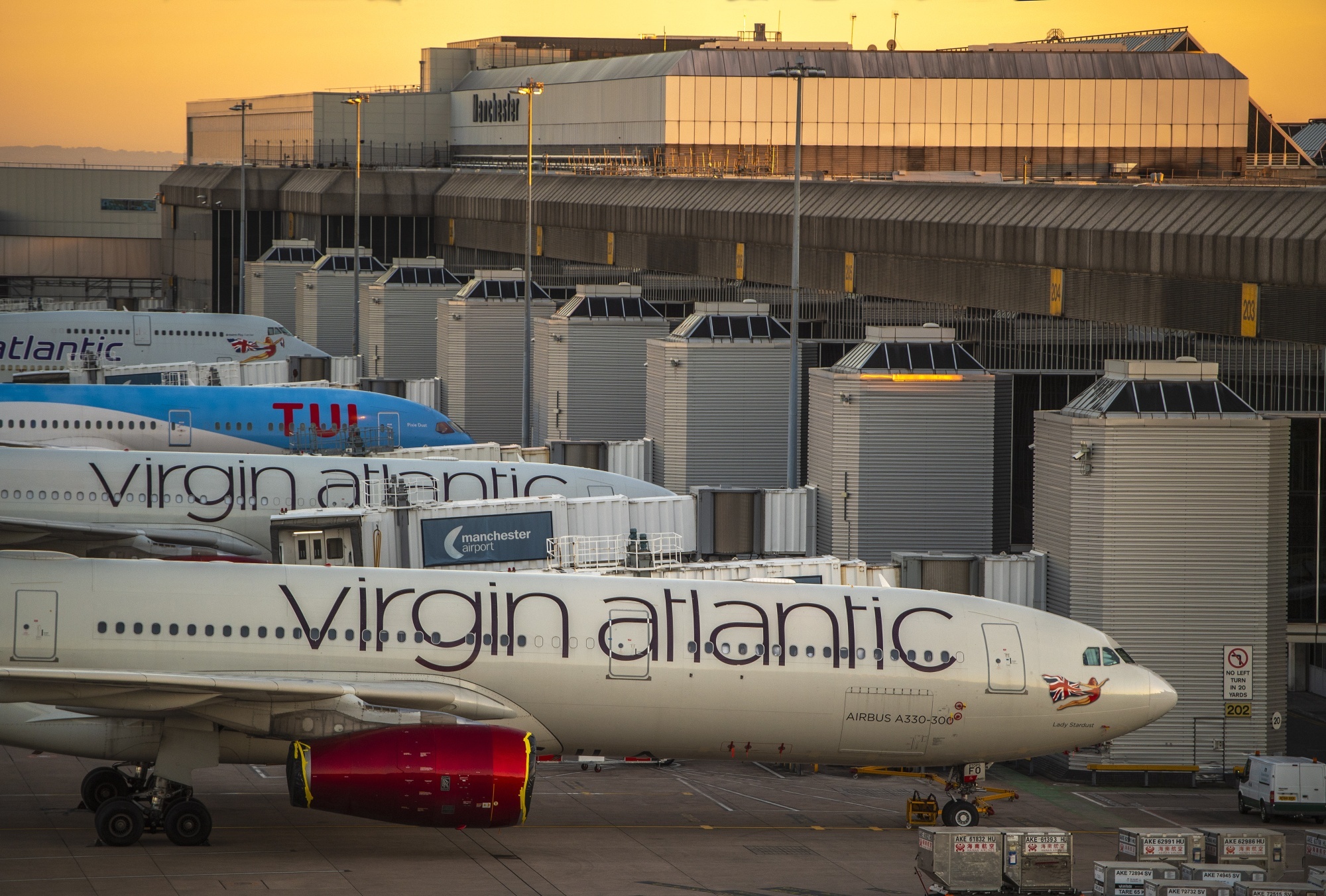 Virgin Atlantic's financing, Financial boost, Economic recovery, Funding news, 2000x1360 HD Desktop