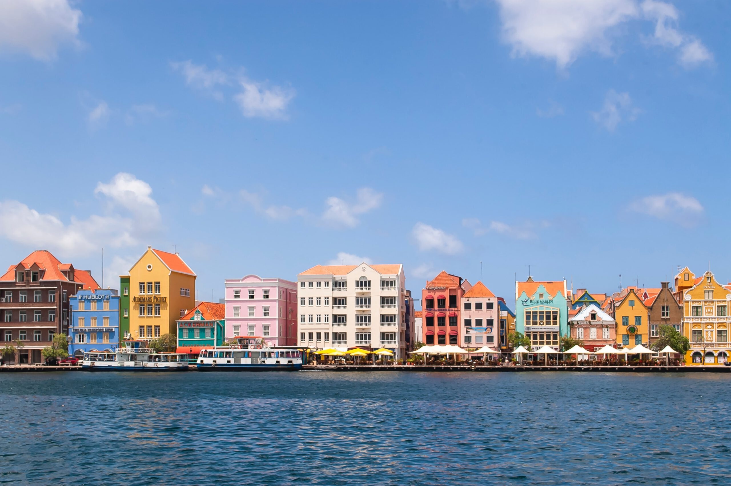 Willemstad captain, Cruise adventure, Caribbean waters, 2560x1710 HD Desktop