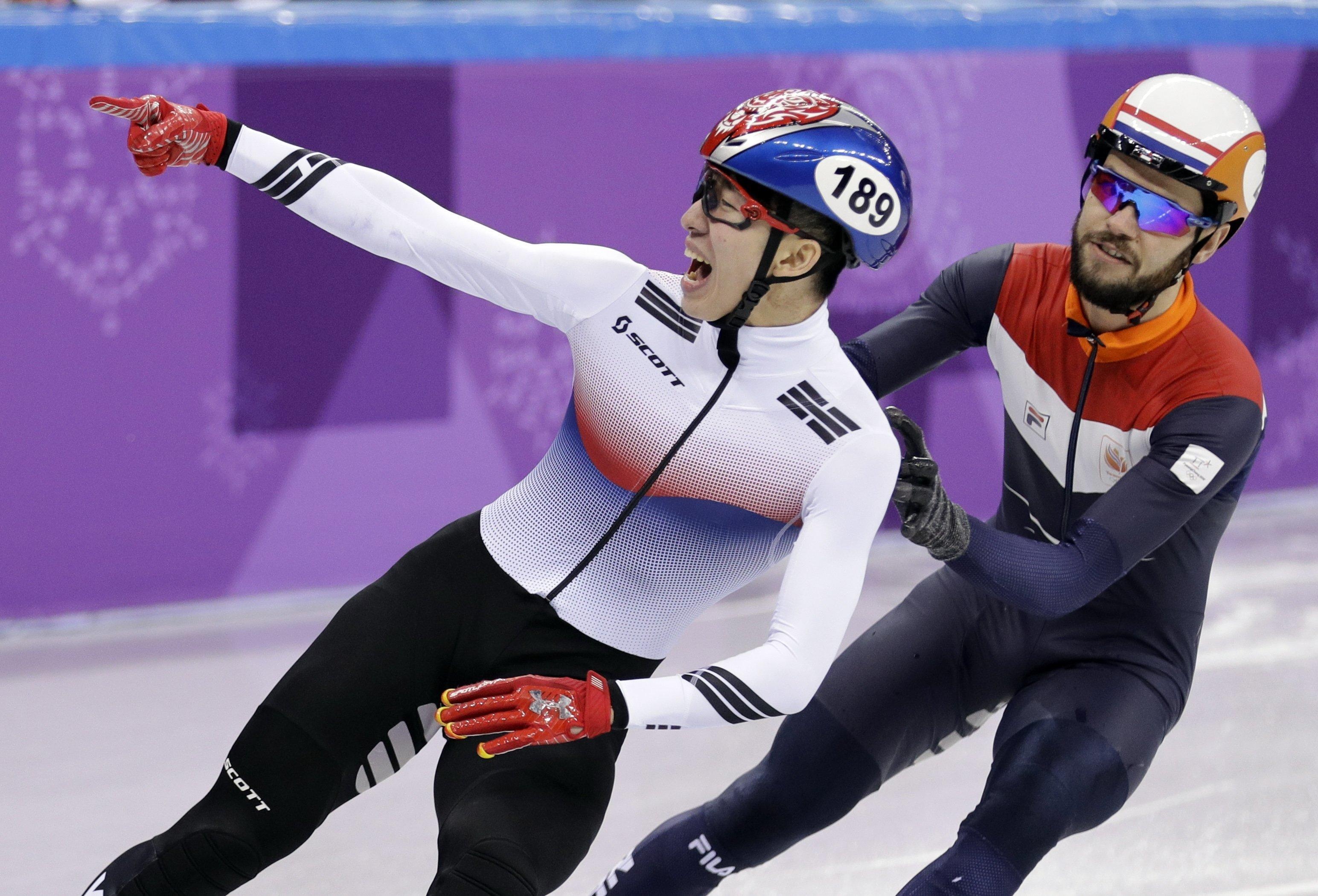 Winter Olympics speed skater, Sjinkie Knegt's controversy, Middle finger incident, Winter sports drama, 3090x2100 HD Desktop