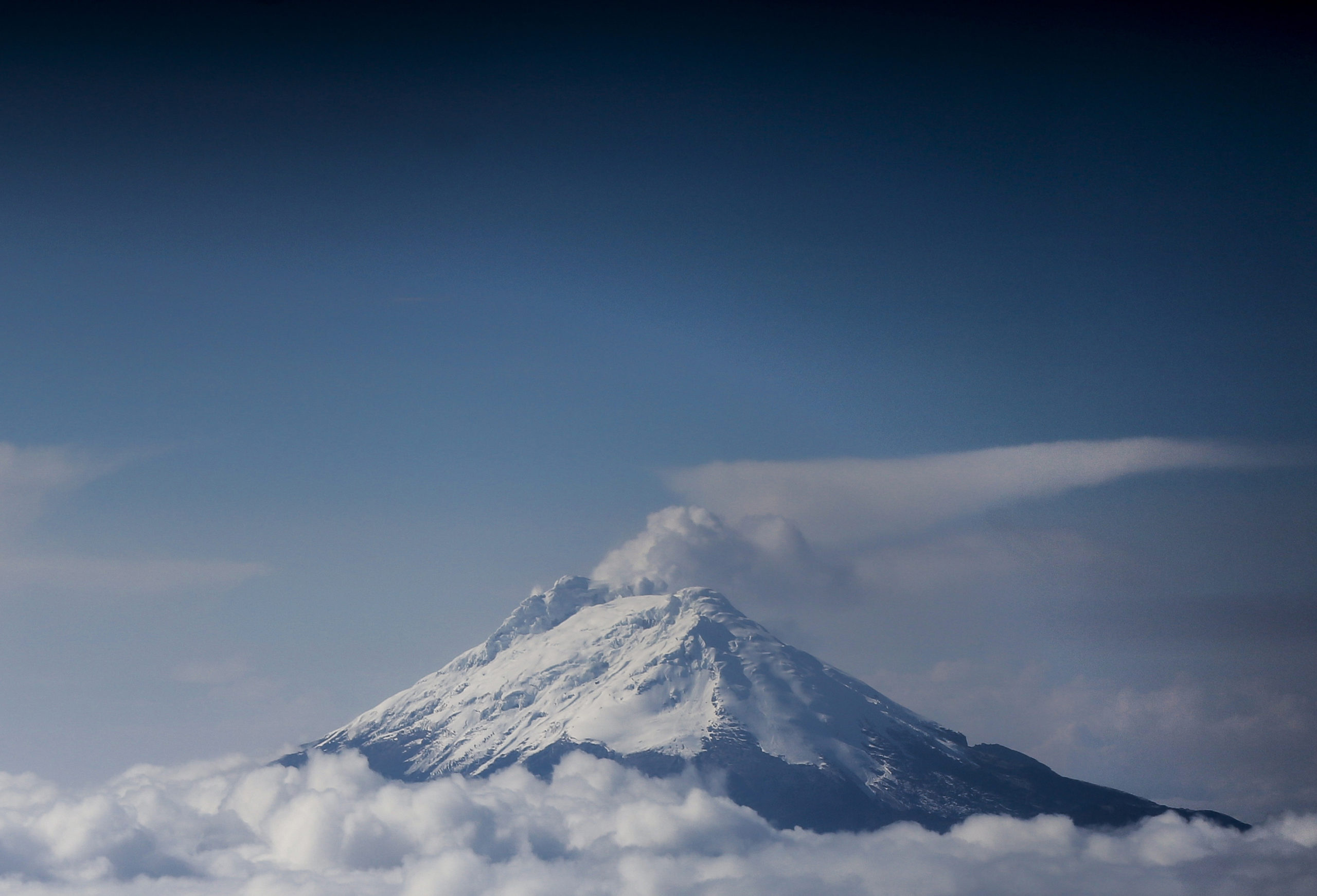 Nevado del Ruiz, Flight disruptions, Bogot, Social news, 2560x1750 HD Desktop